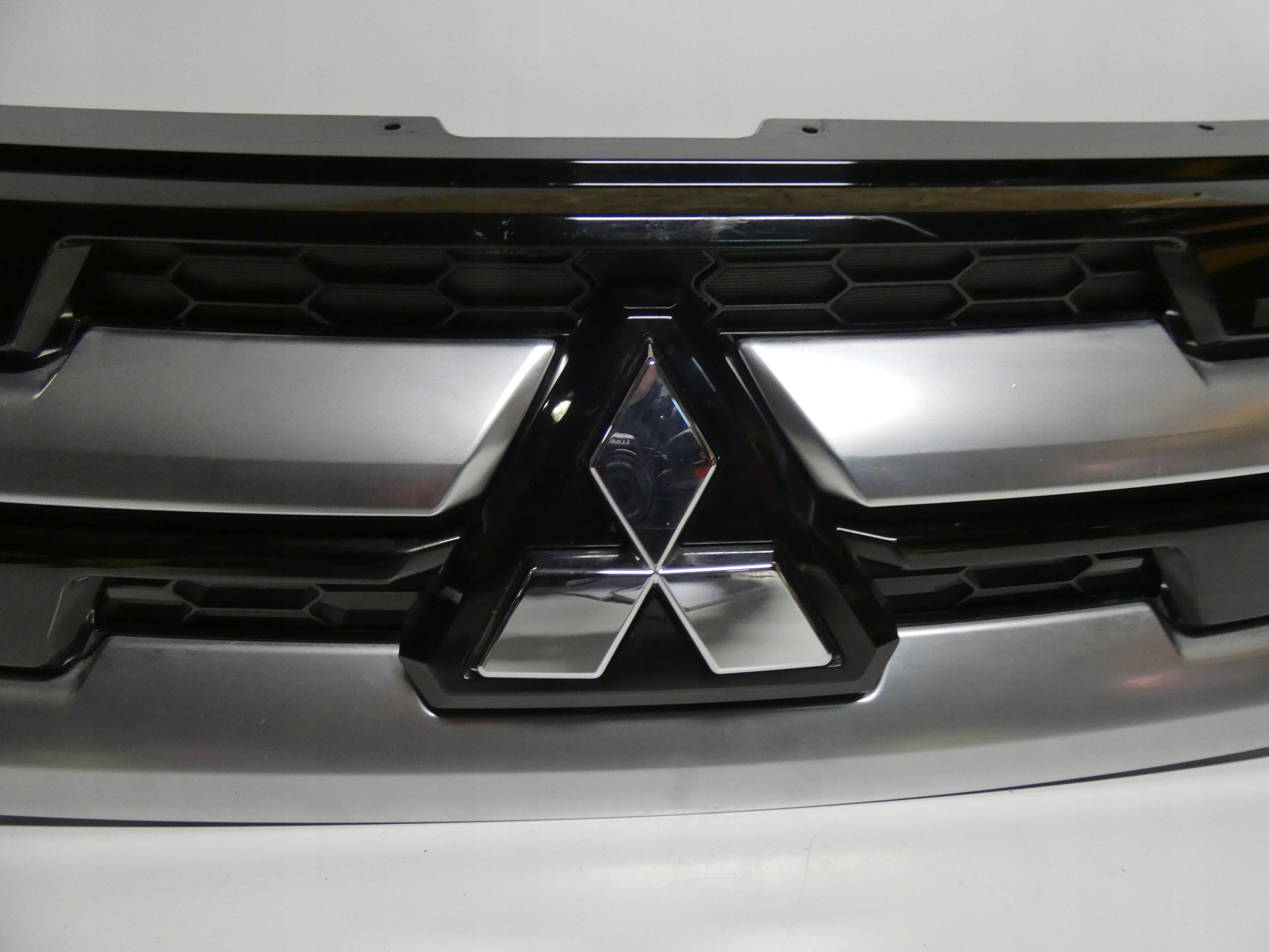 Kühlergrill Mitsubishi OUTLANDER FRONTGRILL 7450B303 Kühlergitter