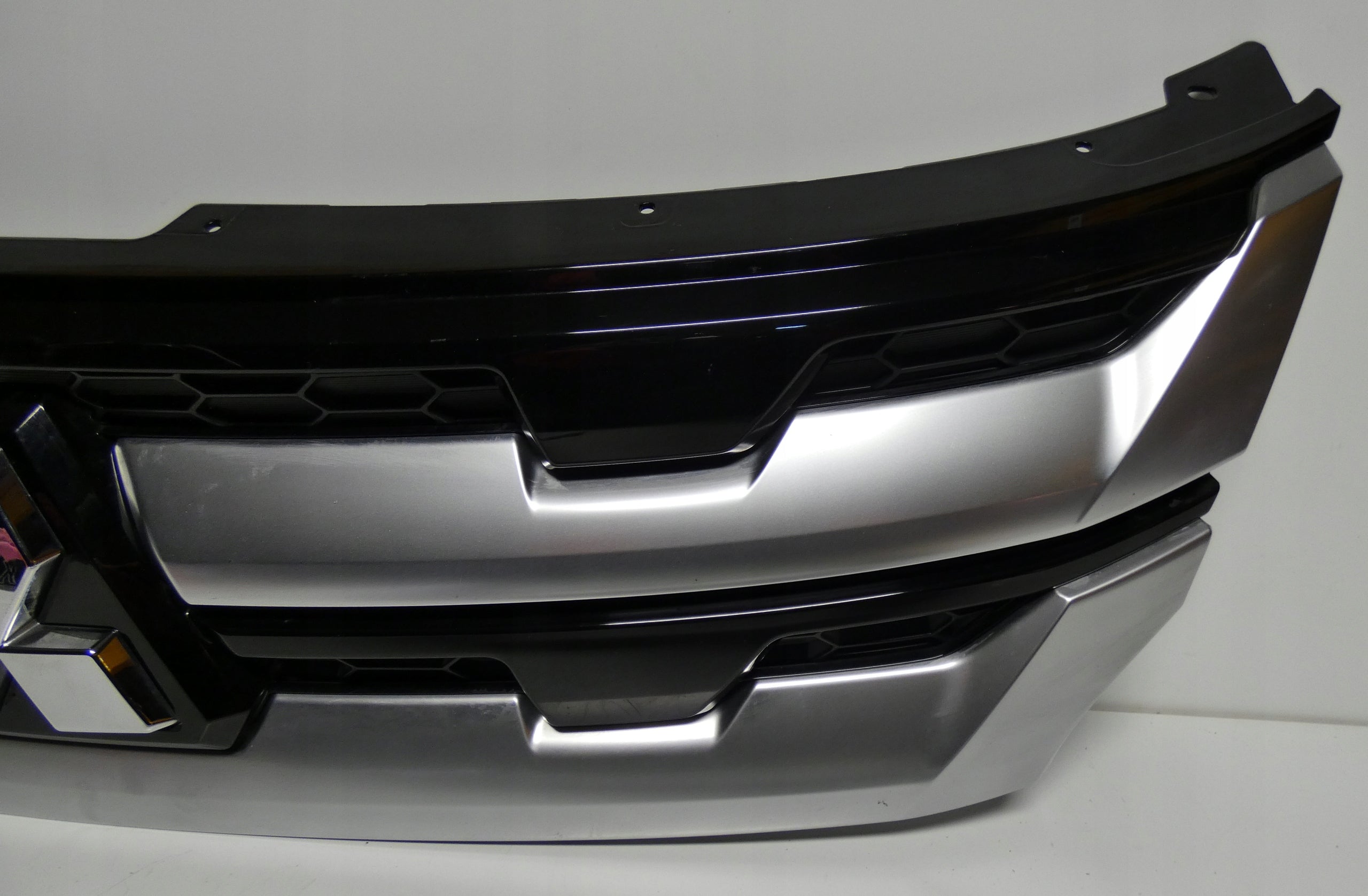 Kühlergrill Mitsubishi OUTLANDER FRONTGRILL 7450B303 Kühlergitter