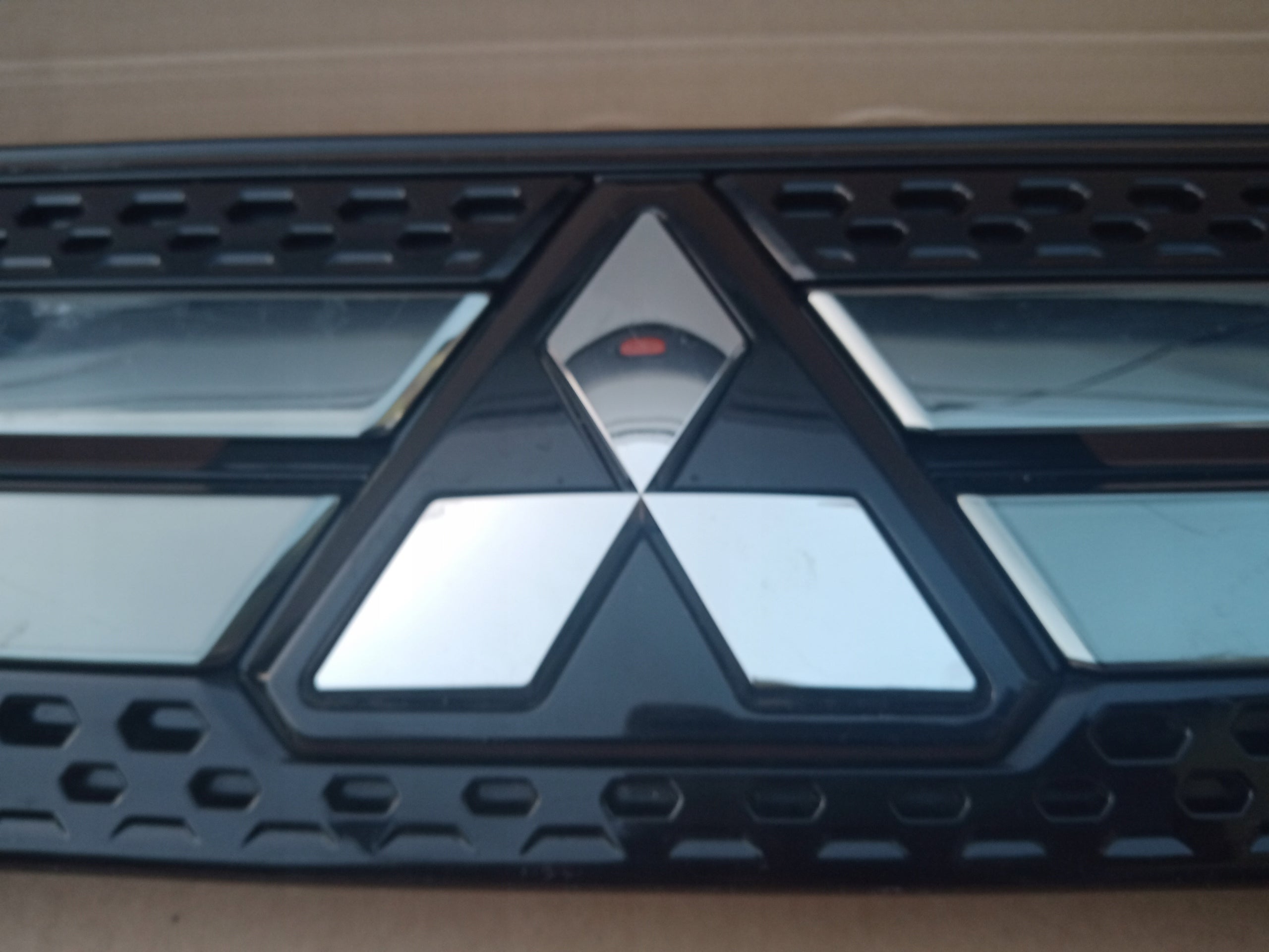 Kühlergrill Mitsubishi OUTLANDER FRONTGRILL 7450B304 Kühlergitter