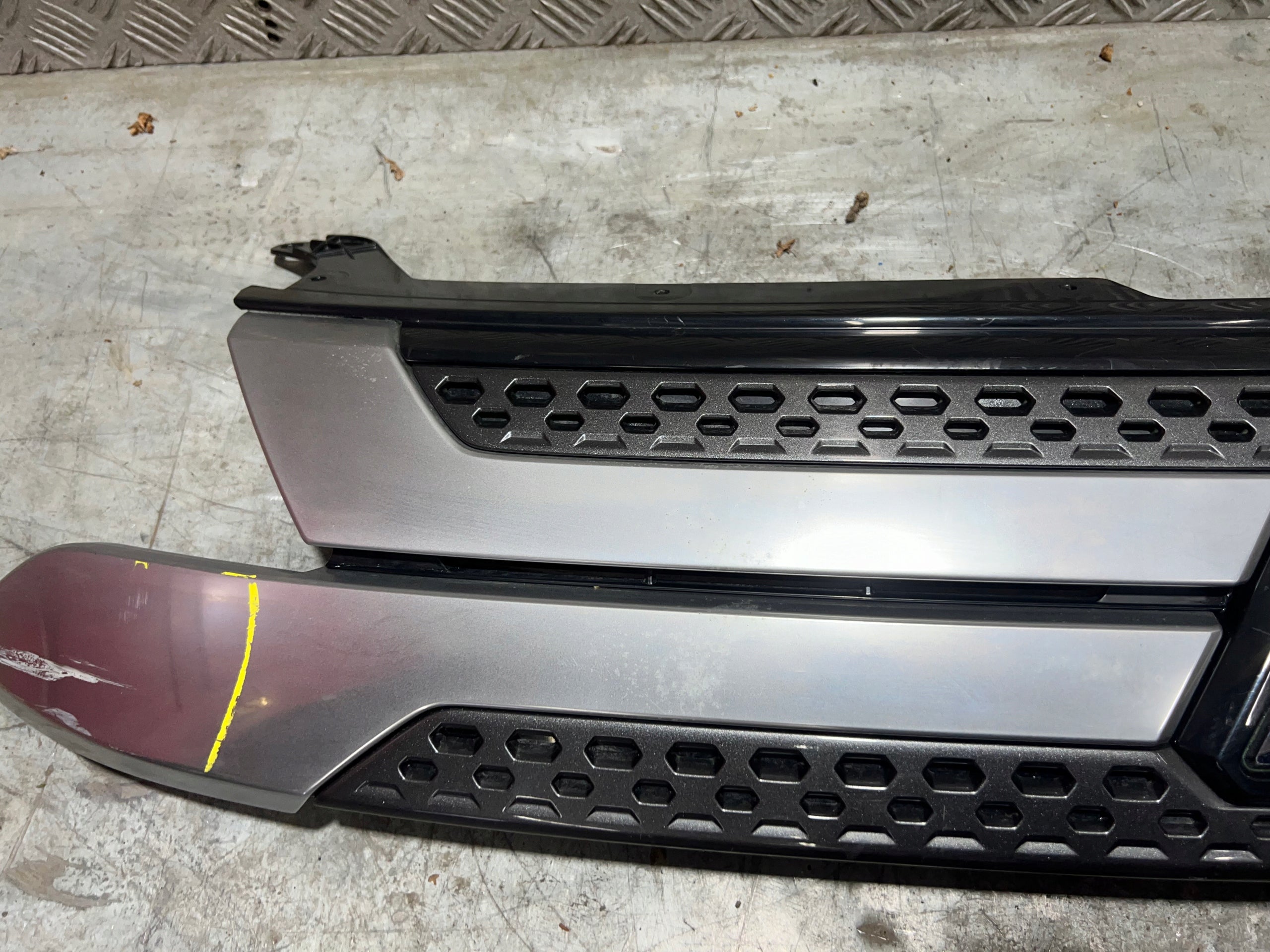 Kühlergrill Mitsubishi OUTLANDER FRONTGRILL 7450B304 Kühlergitter