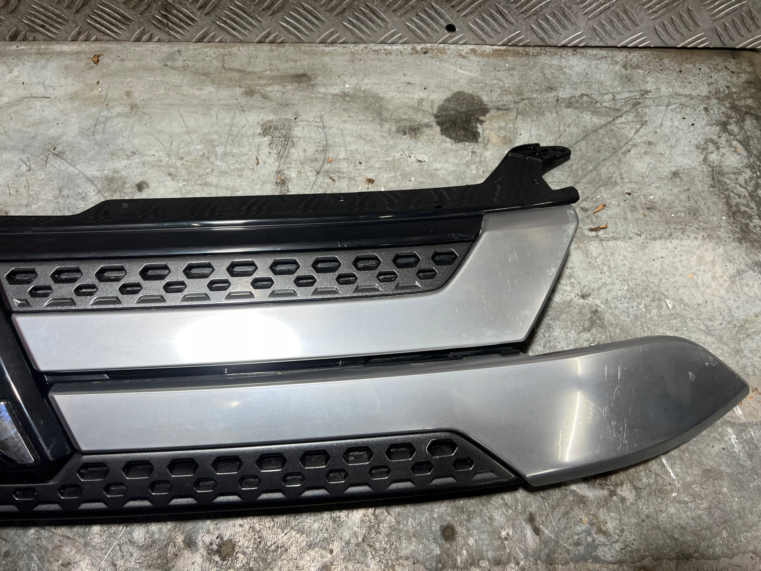 Kühlergrill Mitsubishi OUTLANDER FRONTGRILL 7450B304 Kühlergitter