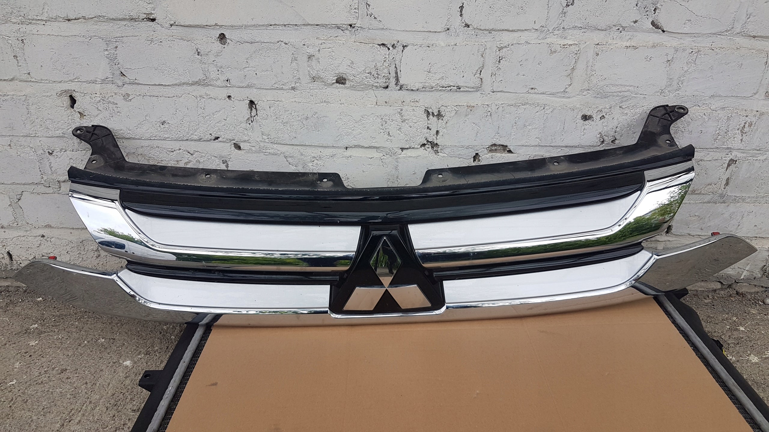 Kühlergrill Mitsubishi OUTLANDER FRONTGRILL Kühlergitter