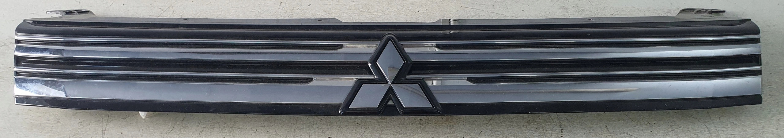 Kühlergrill Mitsubishi OUTLANDER FRONTGRILL 7450A643 Kühlergitter