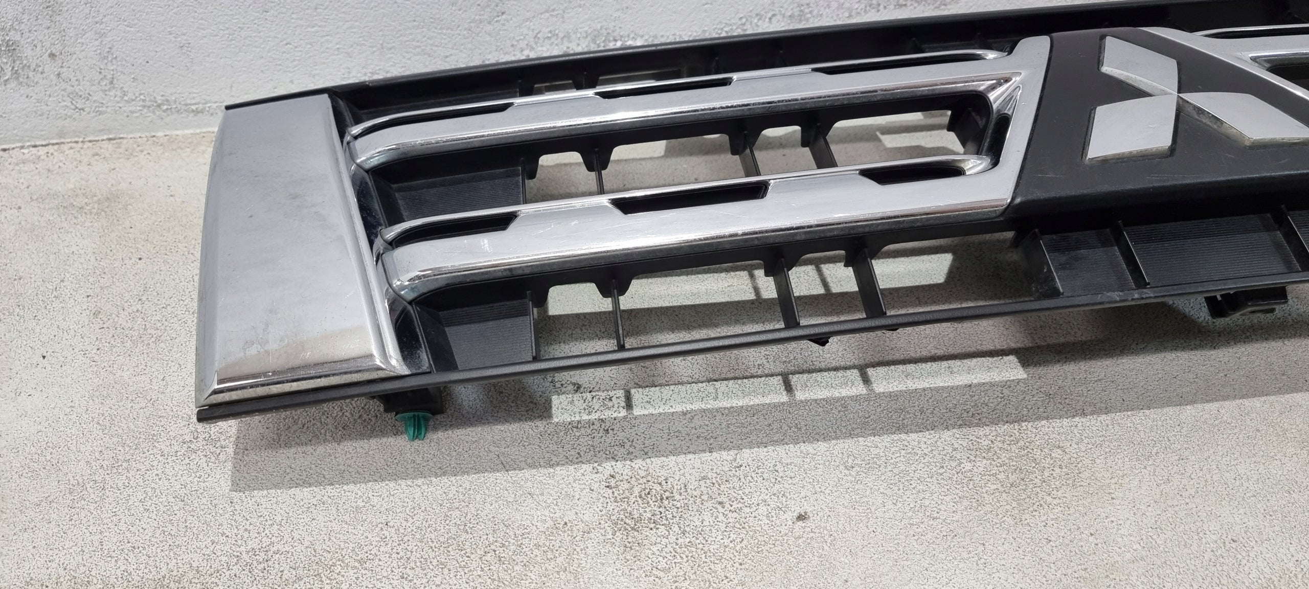 Kühlergrill Mitsubishi PAJERO FRONTGRILL 7450A777 Kühlergitter