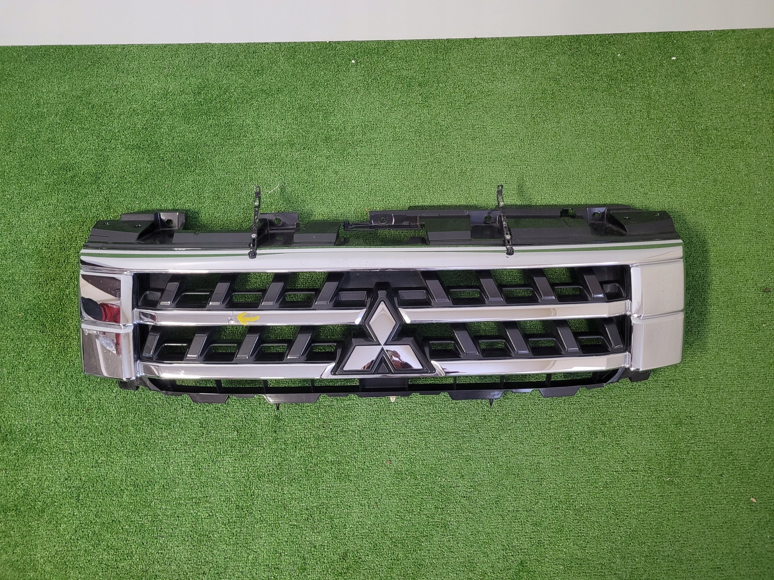 Kühlergrill Mitsubishi PAJERO FRONTGRILL Kühlergitter