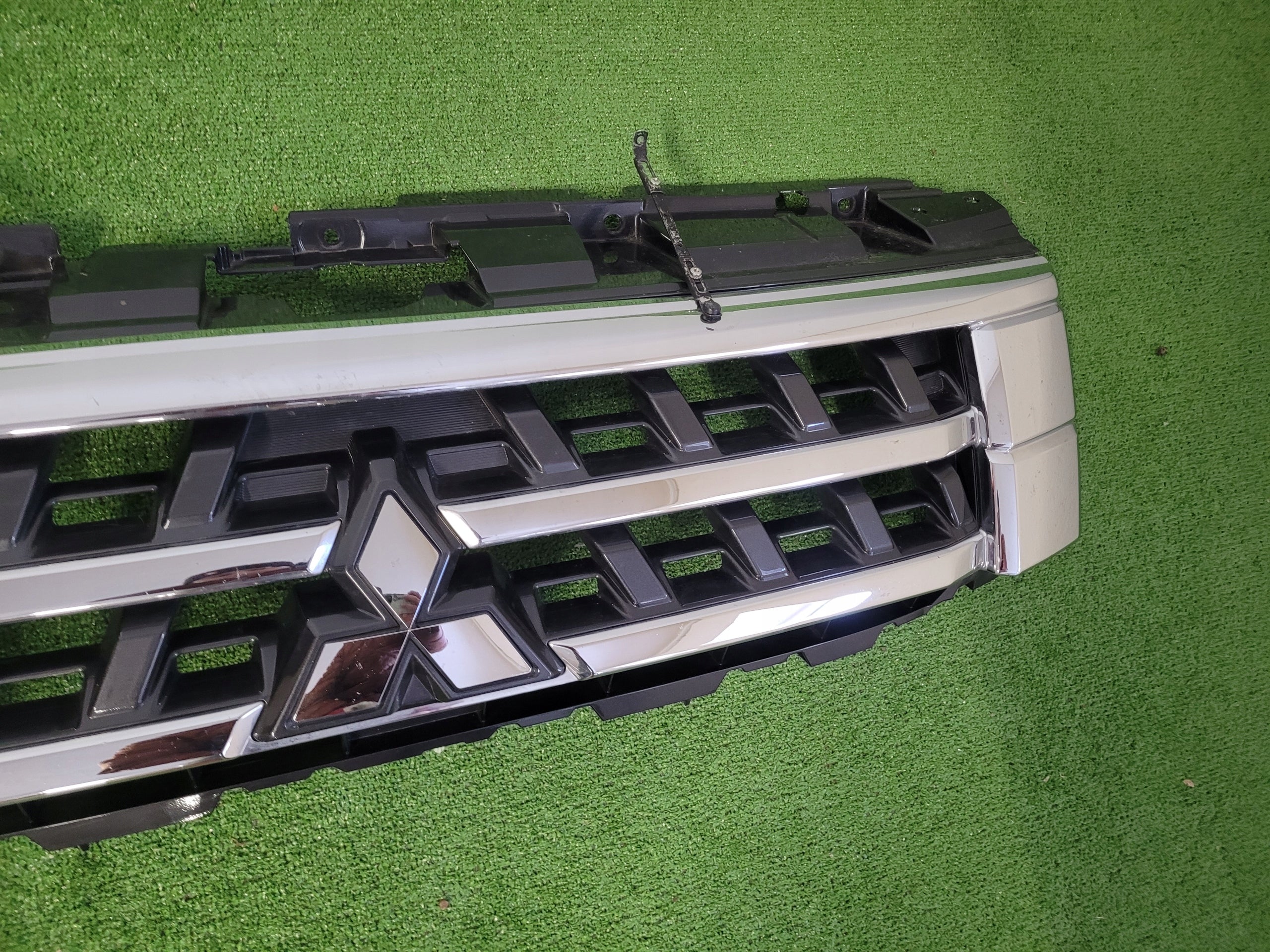 Kühlergrill Mitsubishi PAJERO FRONTGRILL Kühlergitter