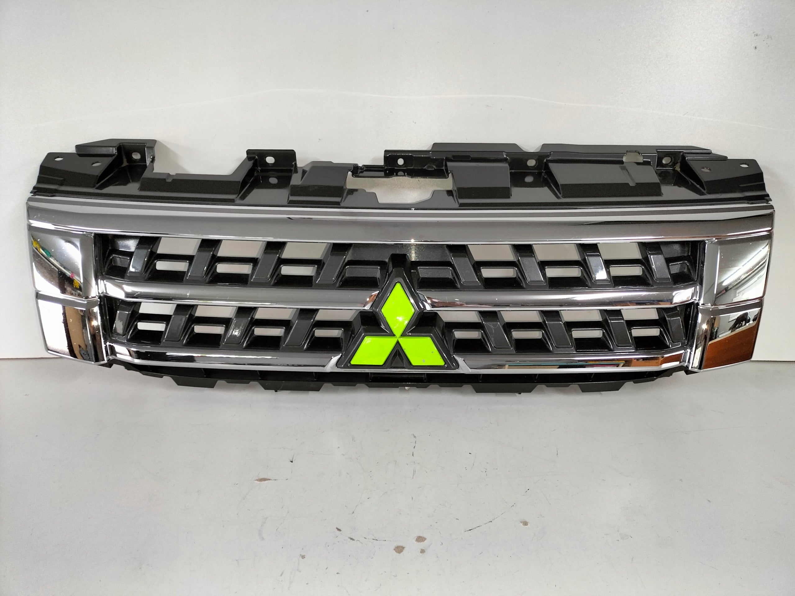  Kühlergrill Mitsubishi PAJERO FRONTGRILL 7450A975 Kühlergitter product image