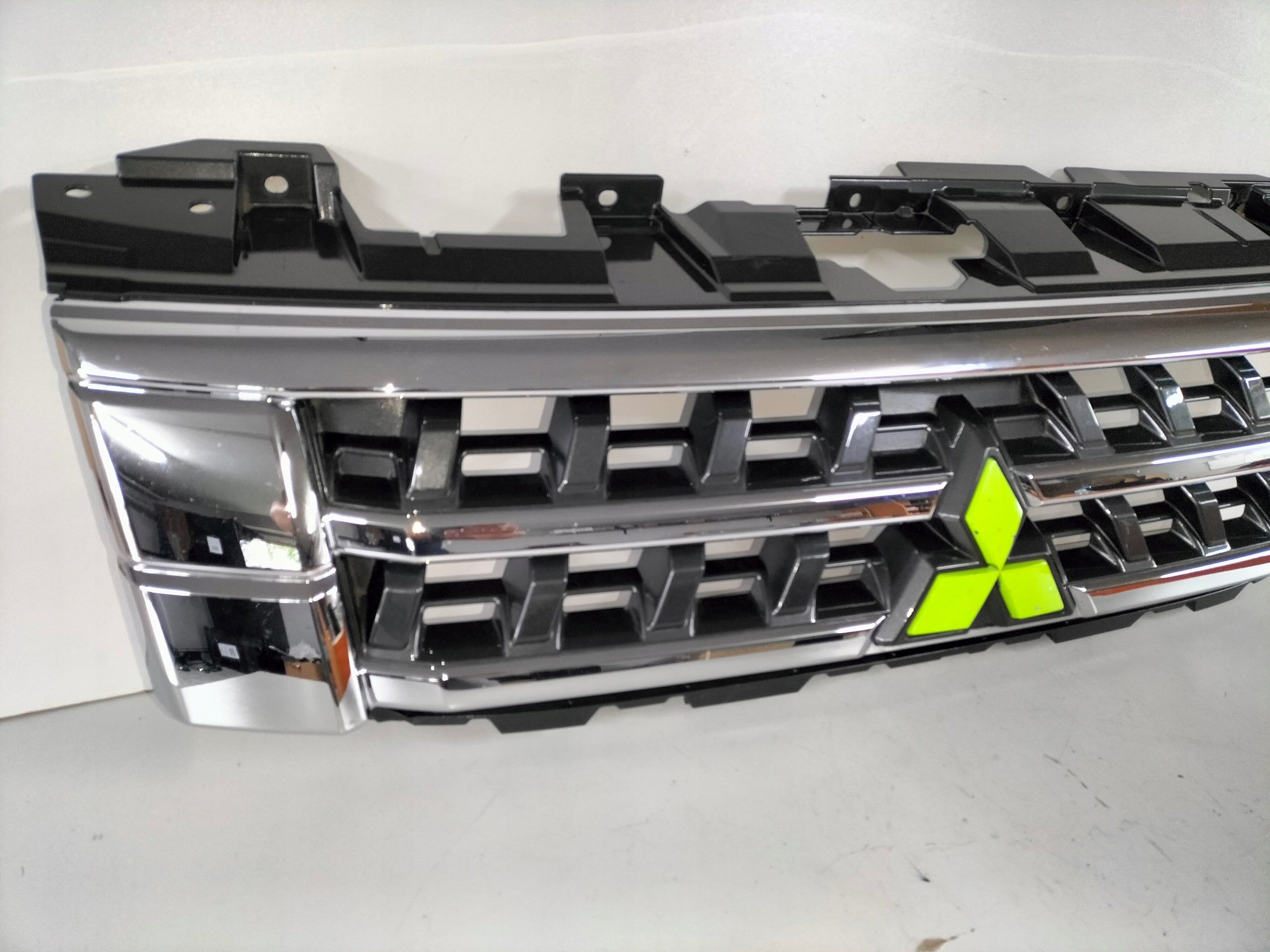 Kühlergrill Mitsubishi PAJERO FRONTGRILL 7450A975 Kühlergitter