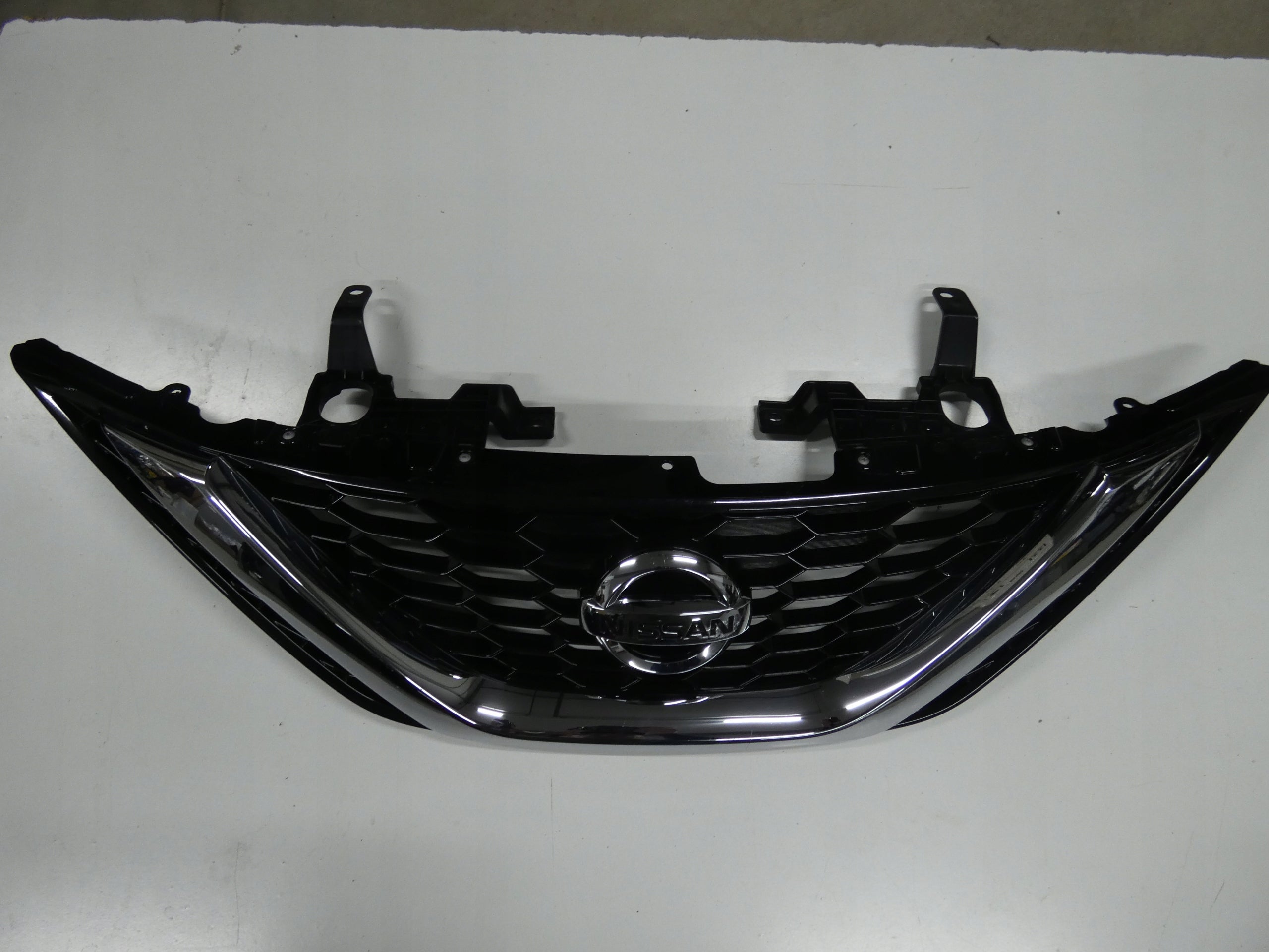 Kühlergrill Nissan ROGUE FRONTGRILL 623103YUOA Kühlergitter