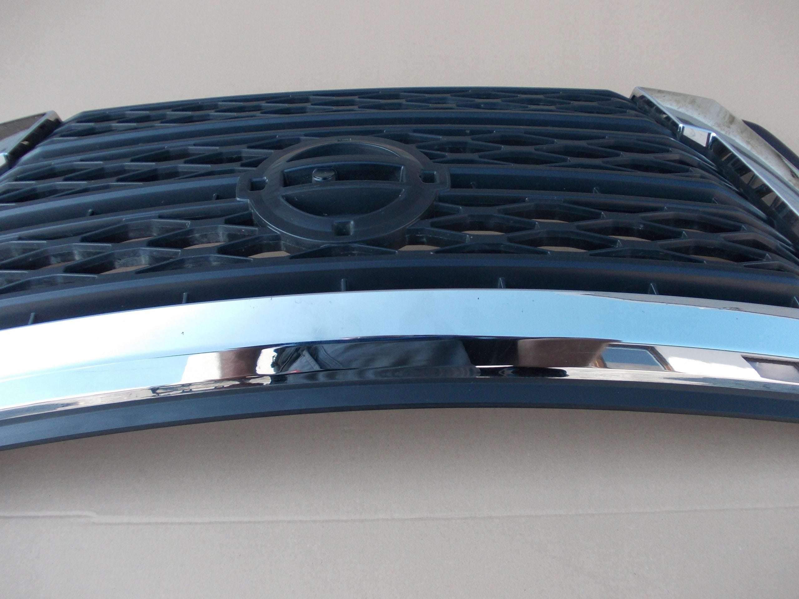 Kühlergrill Nissan NV300 FRONTGRILL 623102355r Kühlergitter