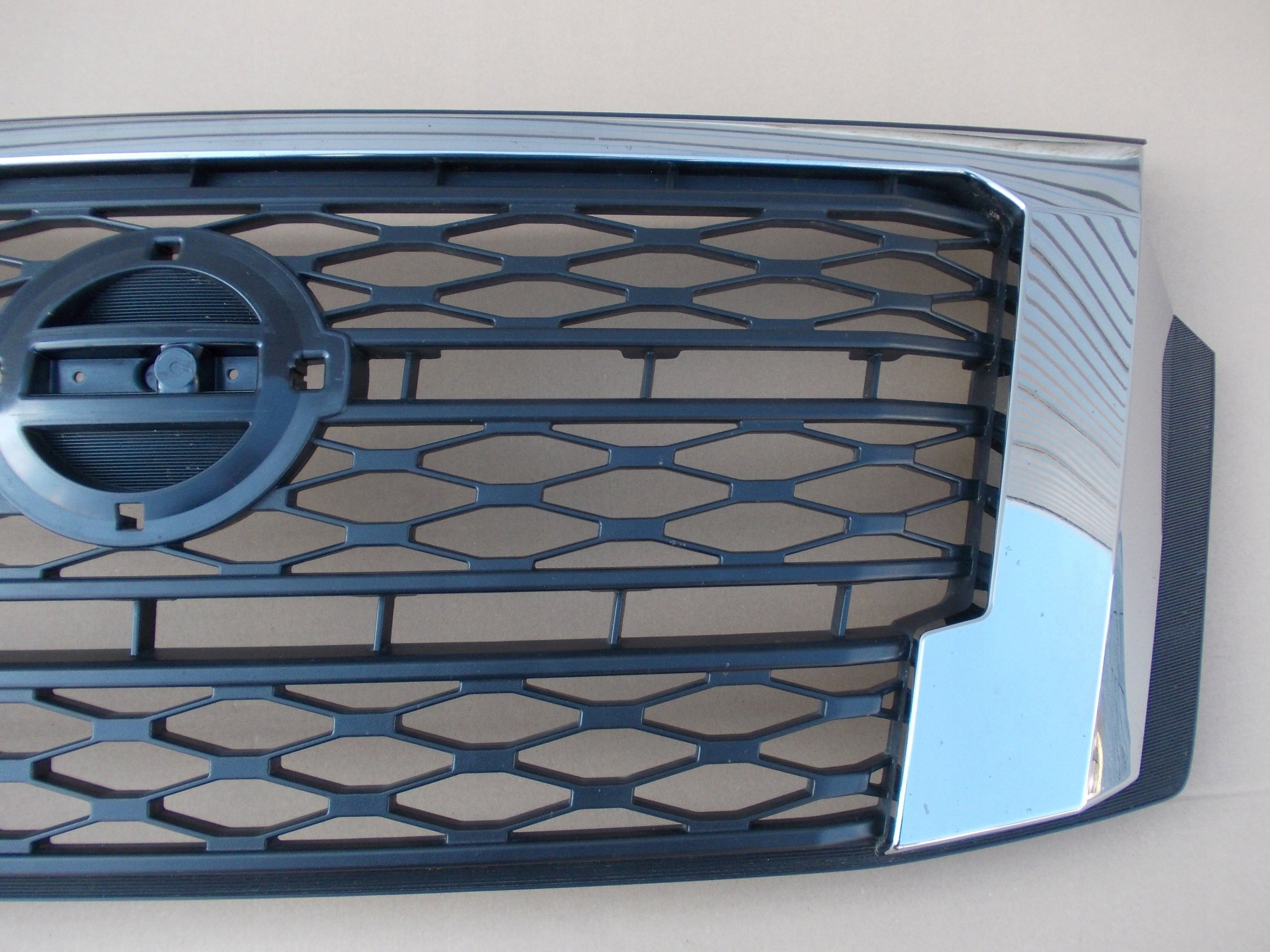 Kühlergrill Nissan NV300 FRONTGRILL 623102355r Kühlergitter