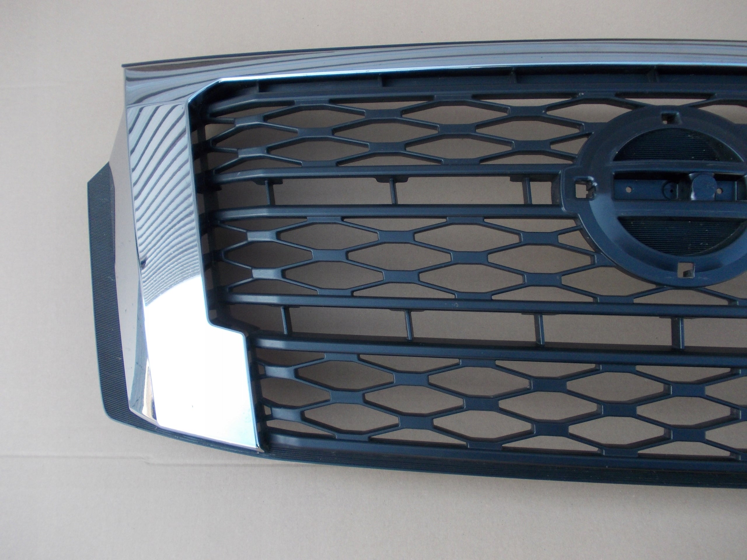 Kühlergrill Nissan NV300 FRONTGRILL 623102355r Kühlergitter