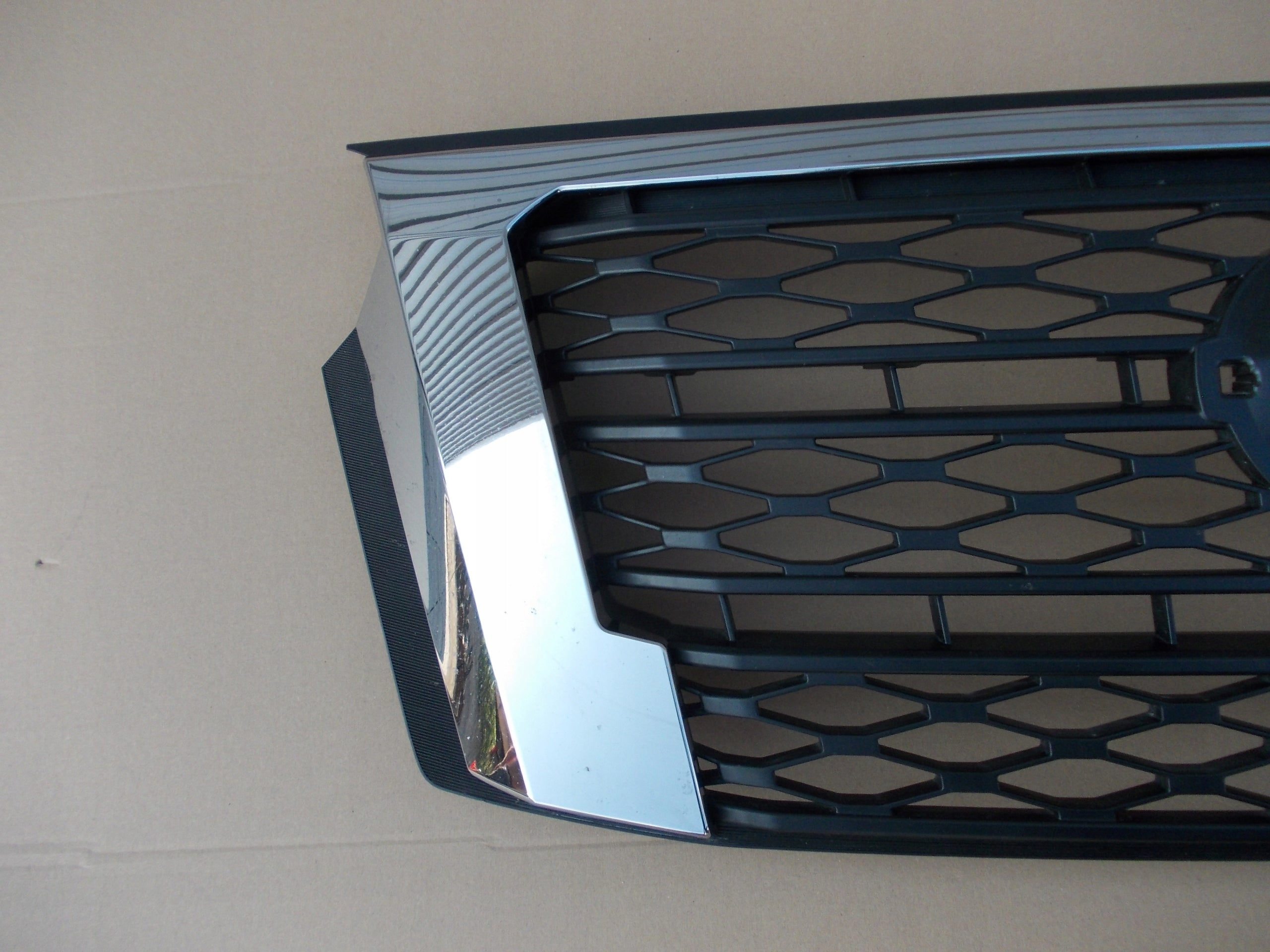 Kühlergrill Nissan NV300 FRONTGRILL 623102355r Kühlergitter