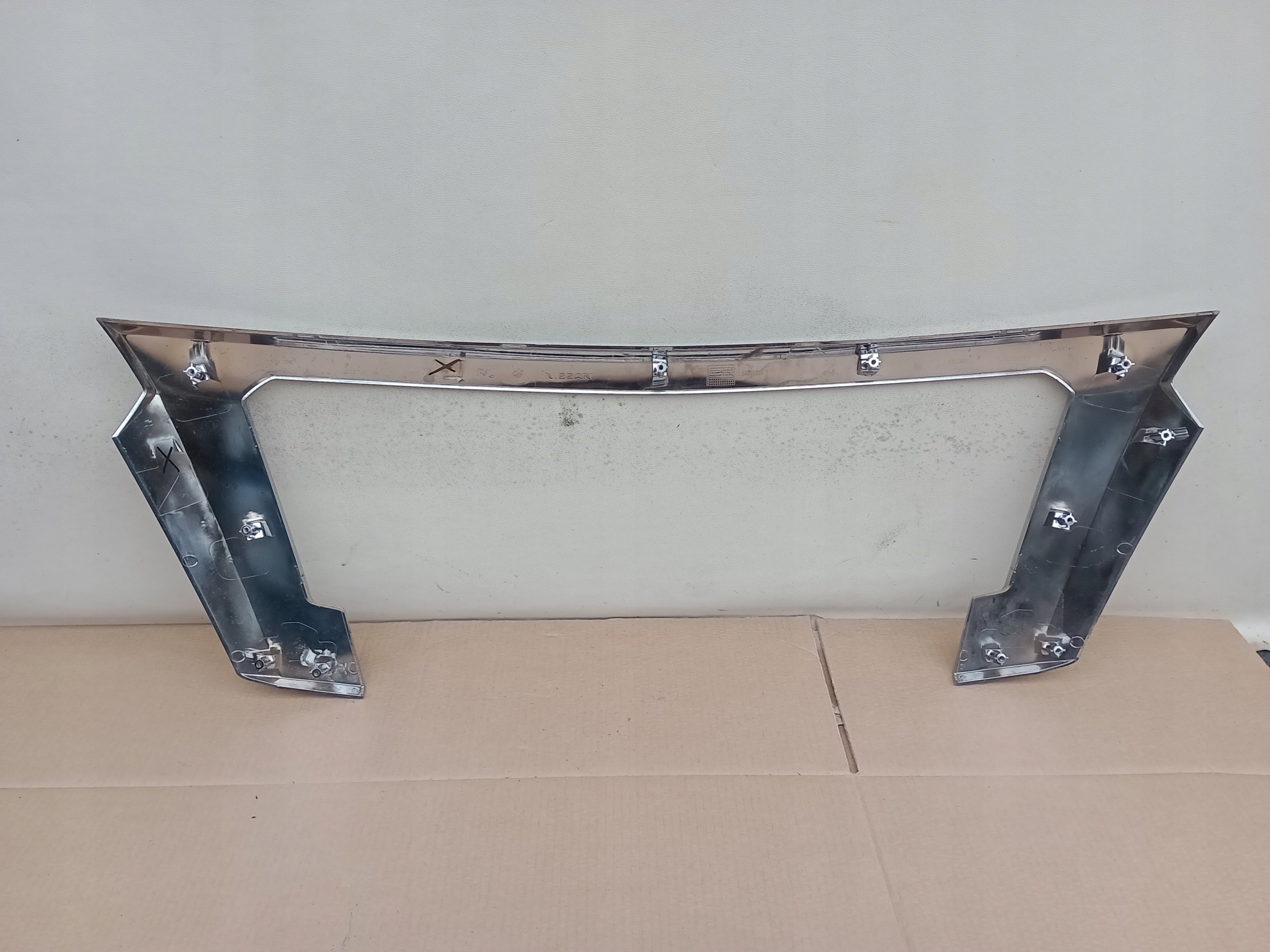 Kühlergrill Nissan NV300 FRONTGRILL 623859621R Kühlergitter