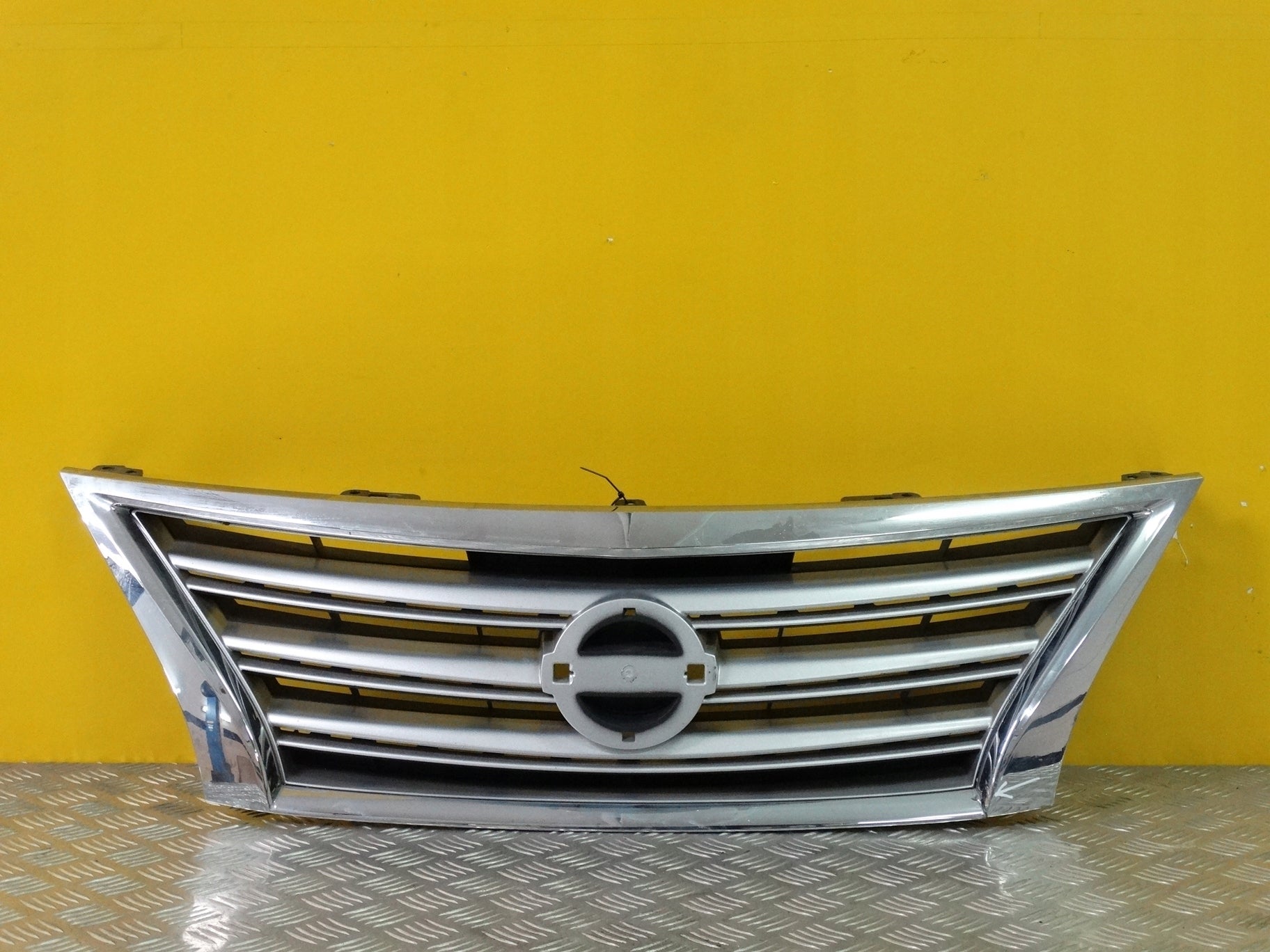 Kühlergrill Nissan SENTRA FRONTGRILL Kühlergitter