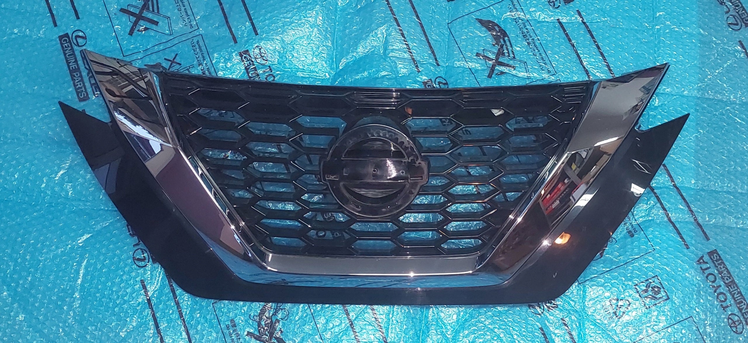 Kühlergrill Nissan JUKE FRONTGRILL 623106PA0A Kühlergitter