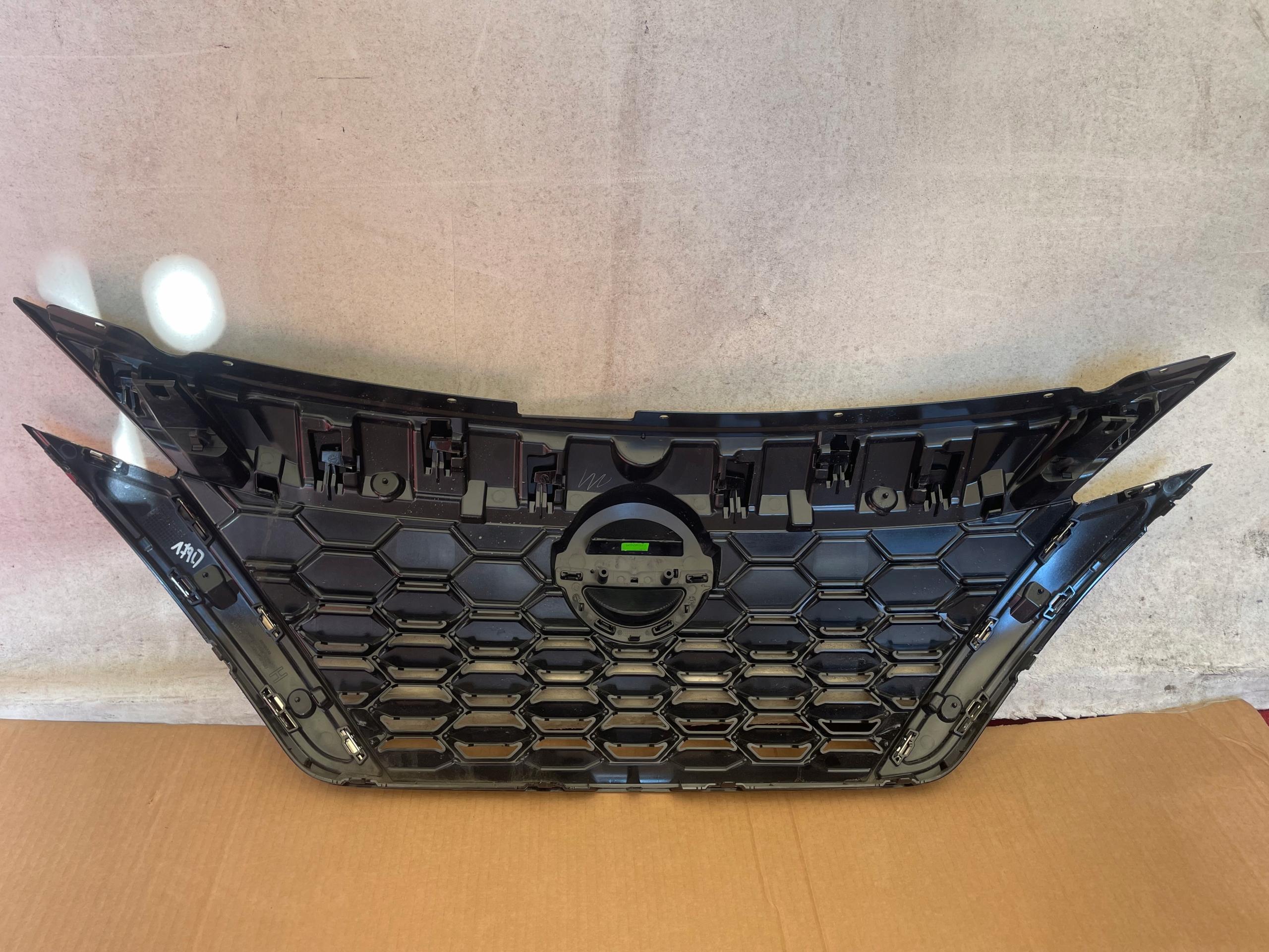 Kühlergrill Nissan F16 JUKE FRONTGRILL 623106PA0A Kühlergitter