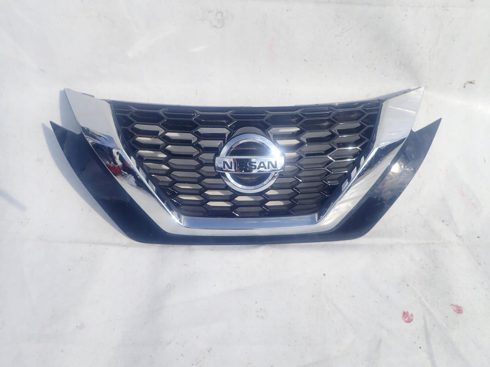 Kühlergrill Nissan JUKE FRONTGRILL 623106PA0A Kühlergitter