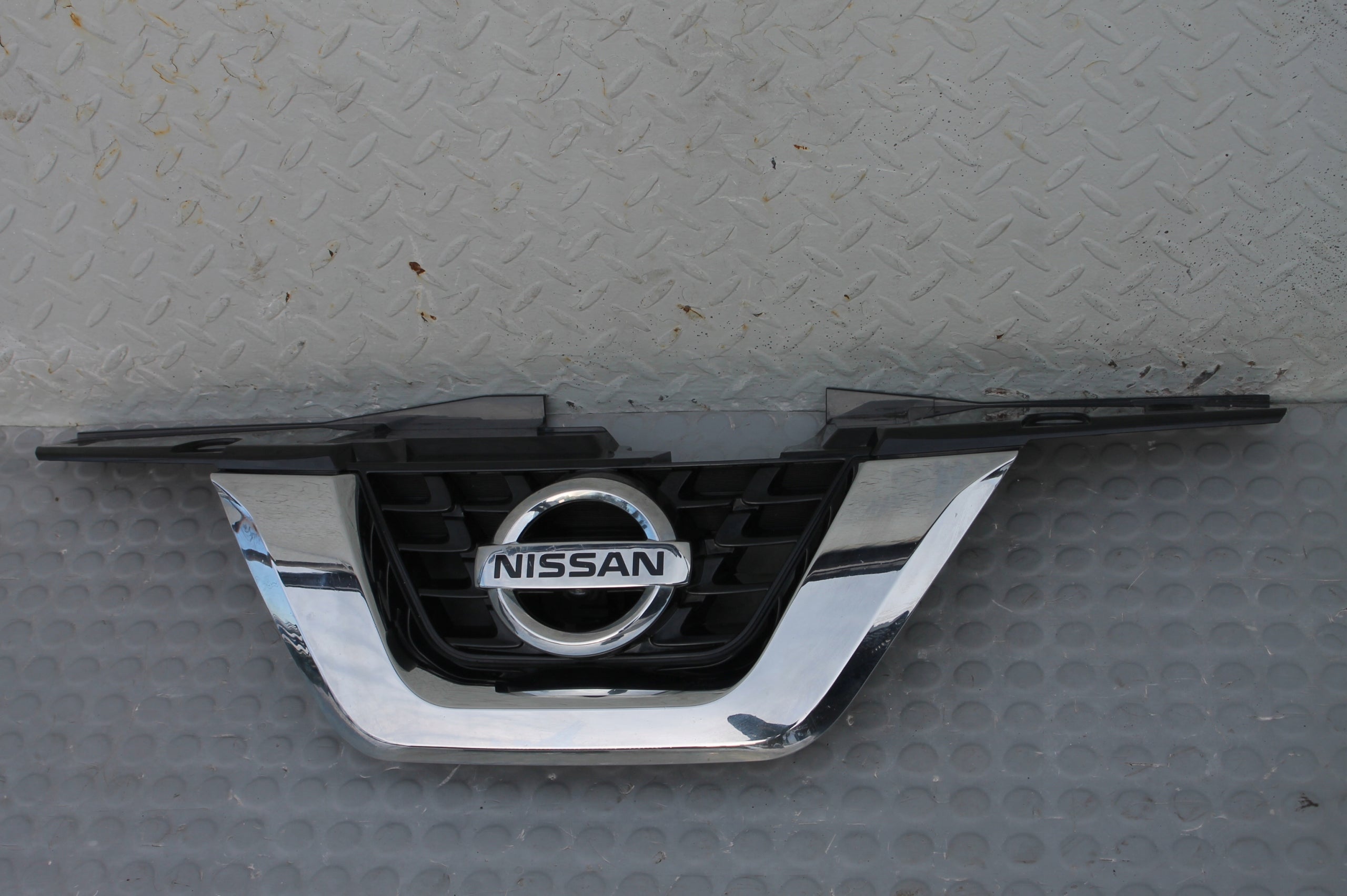 Kühlergrill Nissan JUKE 4 FRONTGRILL 62072BV82A Kühlergitter