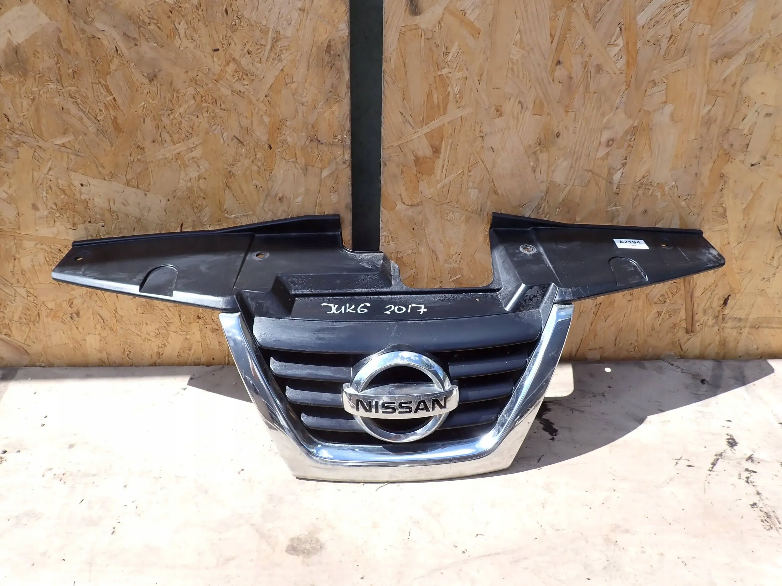 Kühlergrill Nissan JUKE F15 FRONTGRILL 620701KA6A Kühlergitter