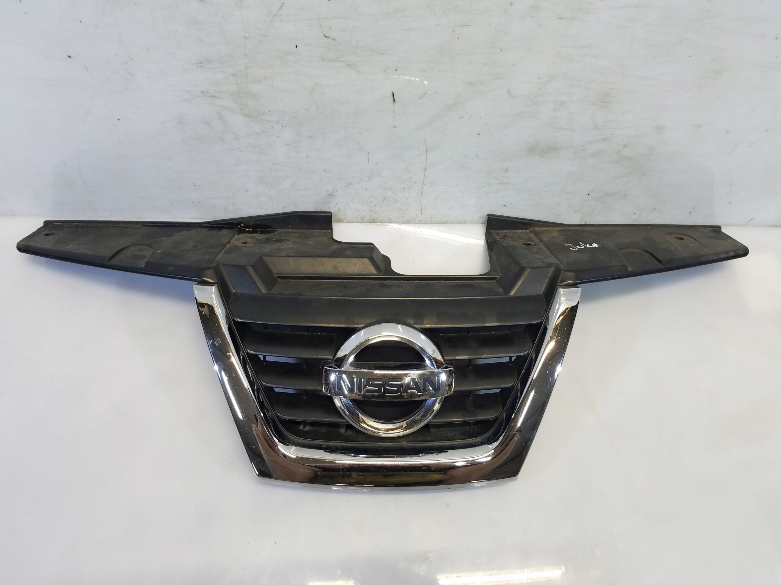 Kühlergrill Nissan JUKE F15 FRONTGRILL Kühlergitter