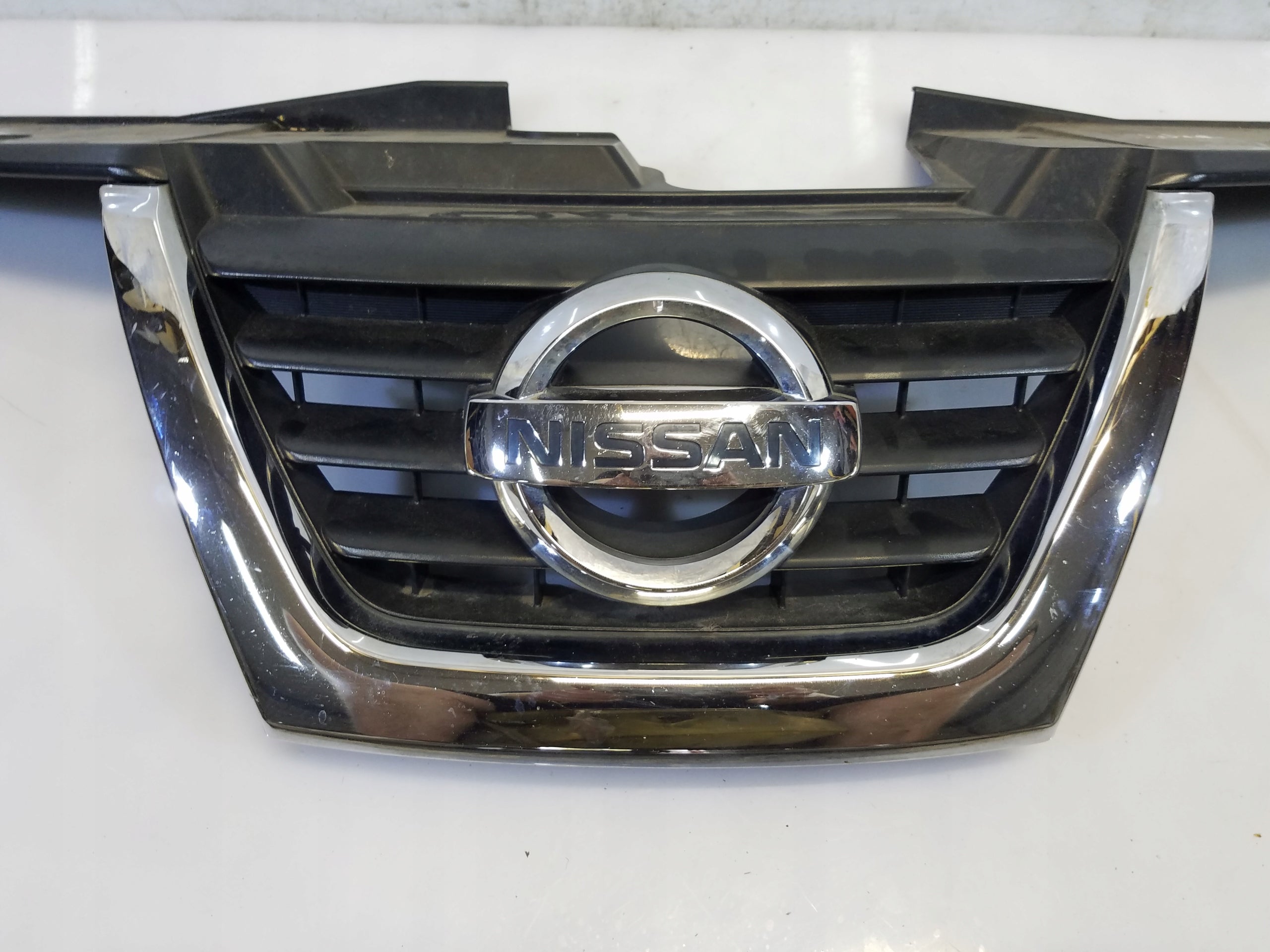 Kühlergrill Nissan JUKE F15 FRONTGRILL Kühlergitter