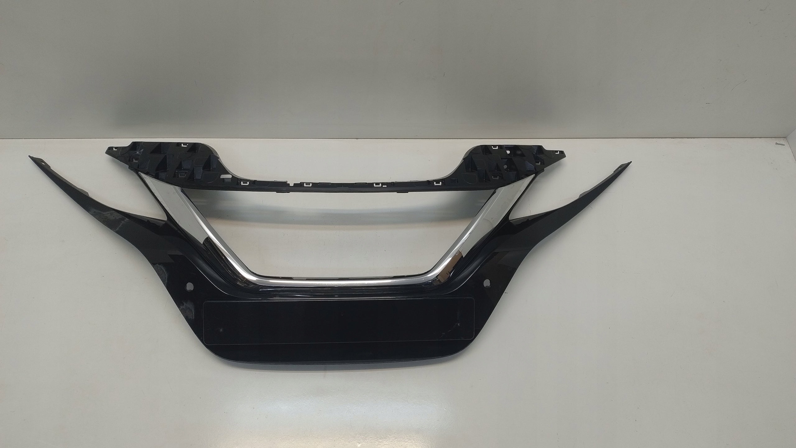 Kühlergrill Nissan LEAF FRONTGRILL 620705SH0A Kühlergitter