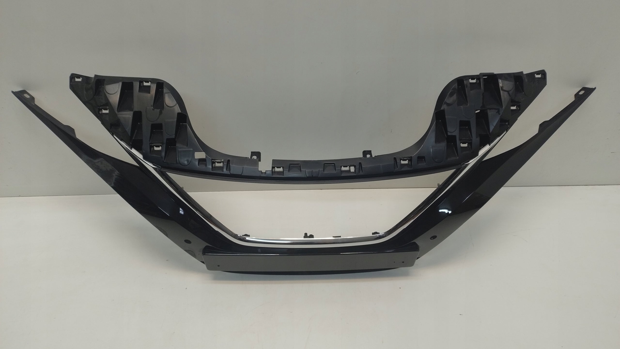 Kühlergrill Nissan LEAF FRONTGRILL 620705SH0A Kühlergitter