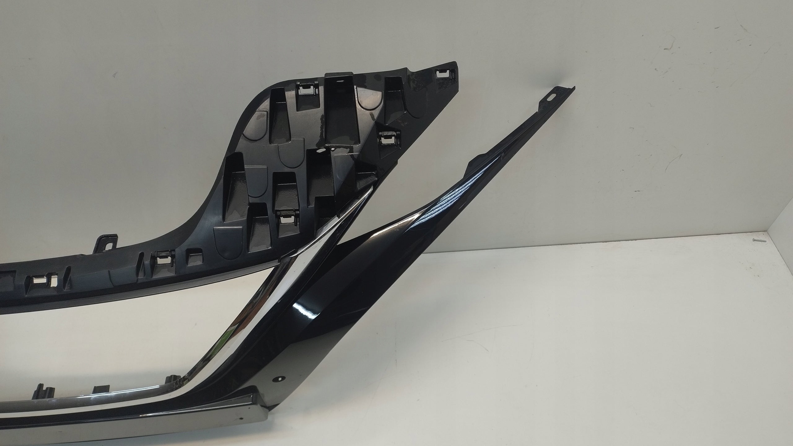 Kühlergrill Nissan LEAF FRONTGRILL 620705SH0A Kühlergitter