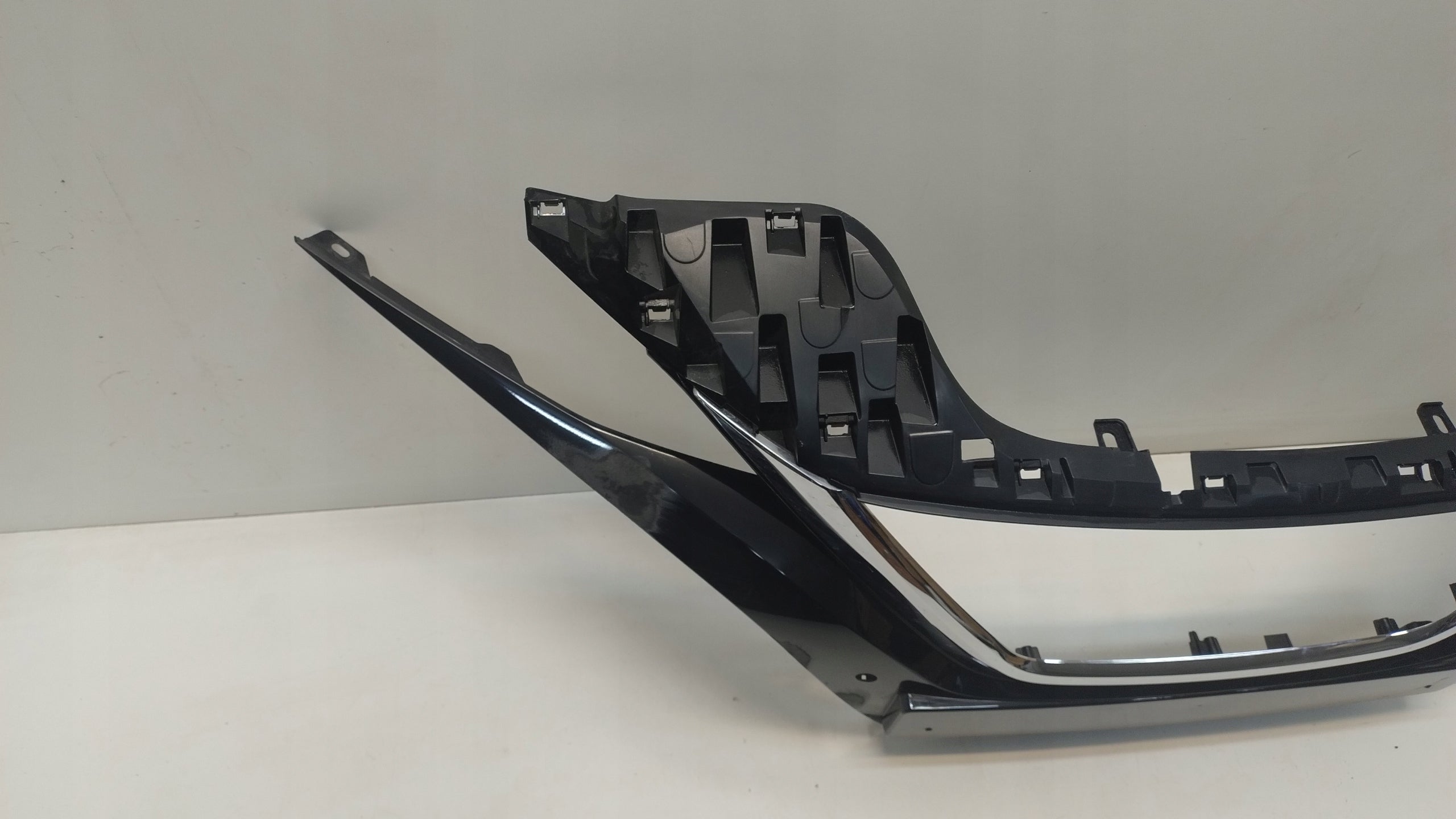 Kühlergrill Nissan LEAF FRONTGRILL 620705SH0A Kühlergitter