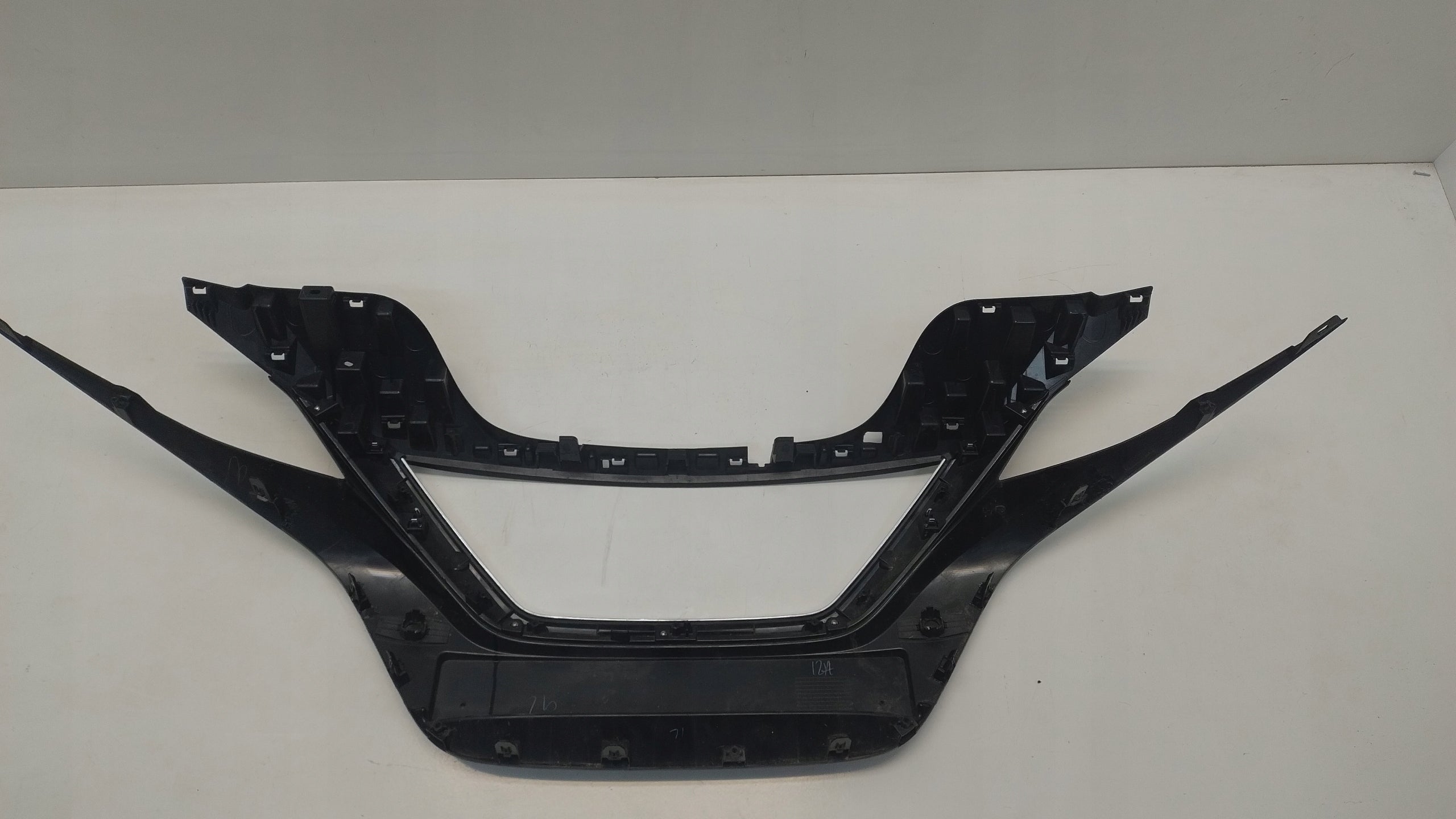 Kühlergrill Nissan LEAF FRONTGRILL 620705SH0A Kühlergitter