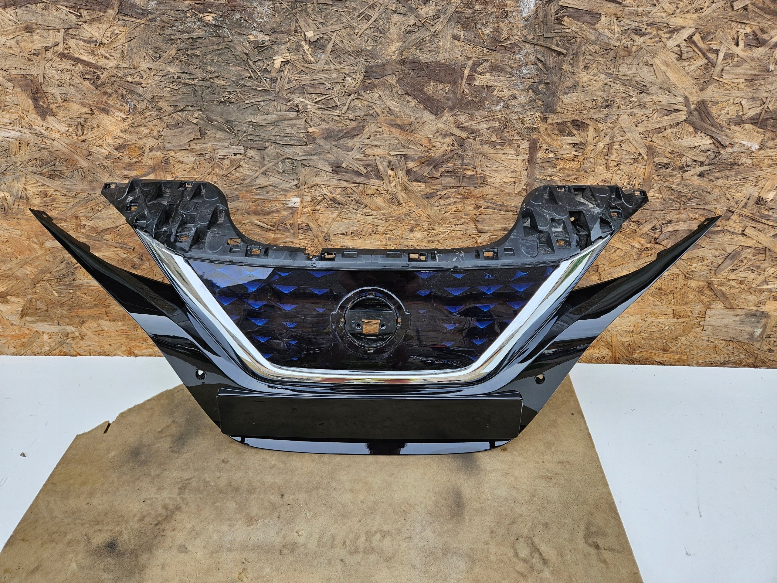 Kühlergrill Nissan LEAF FRONTGRILL 620705SH0A Kühlergitter