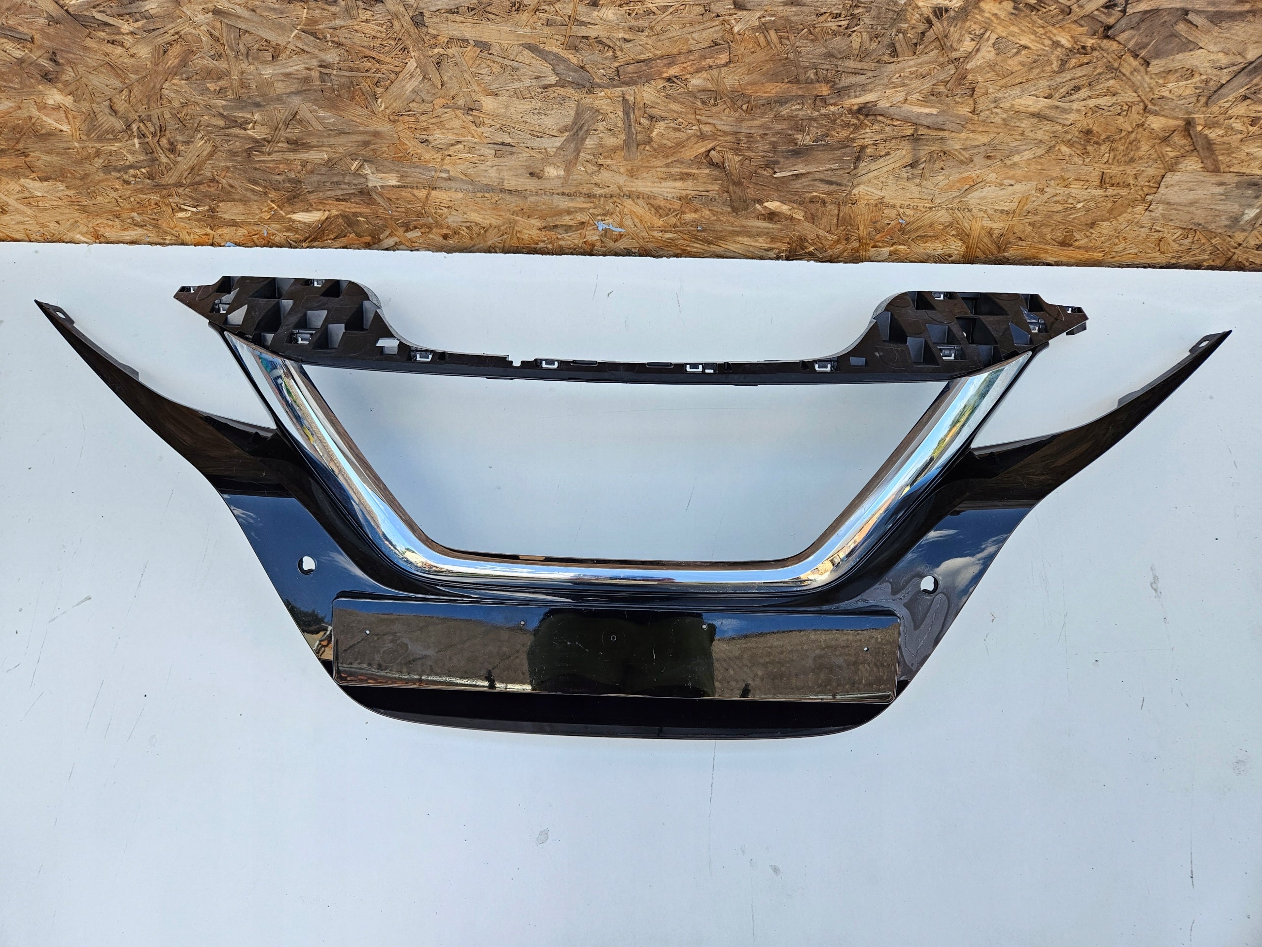 Kühlergrill Nissan LEAF FRONTGRILL 620705SH0A Kühlergitter