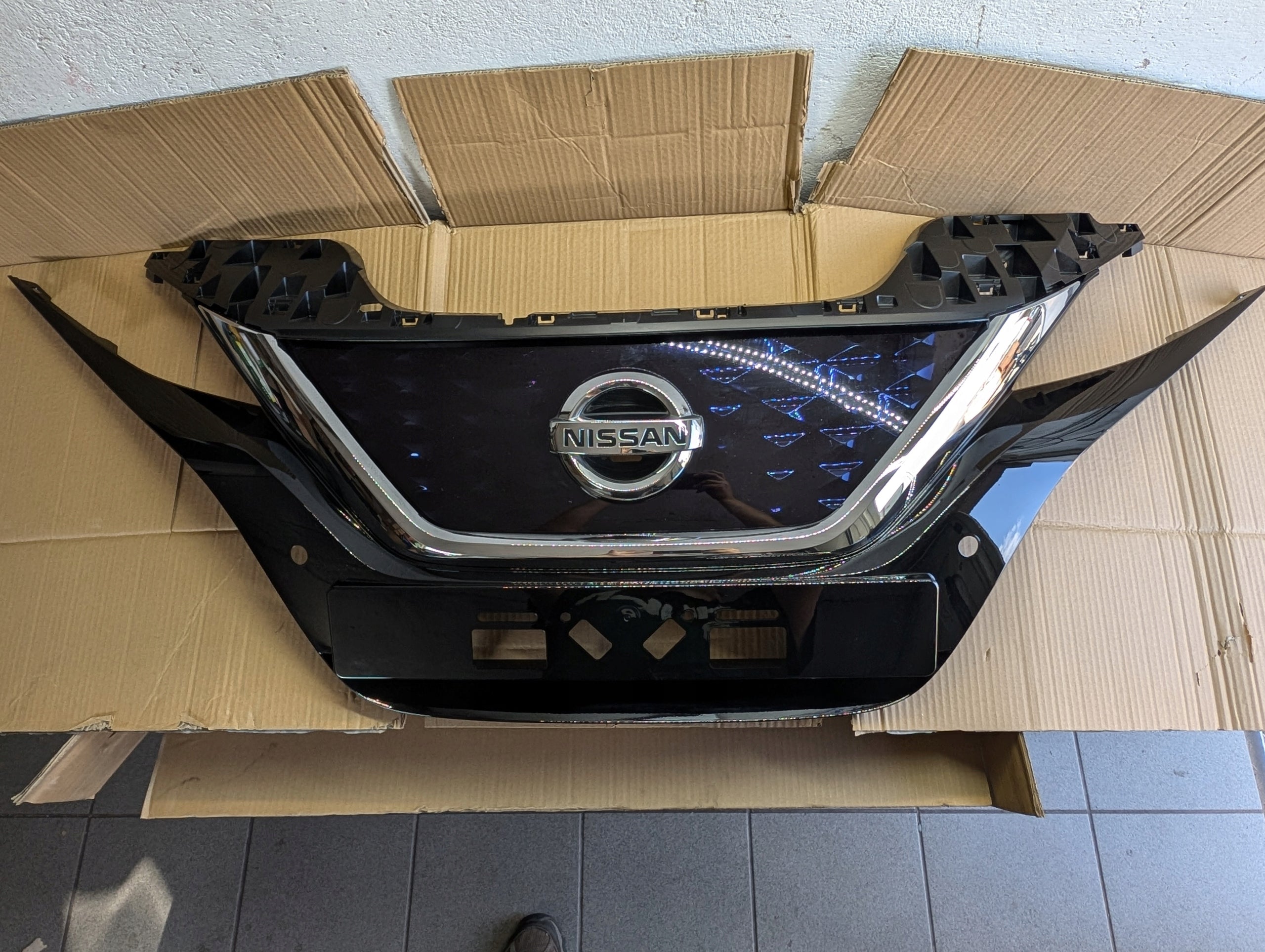  Kühlergrill Nissan LEAF ZE1 FRONTGRILL 620705SH0A Kühlergitter product image