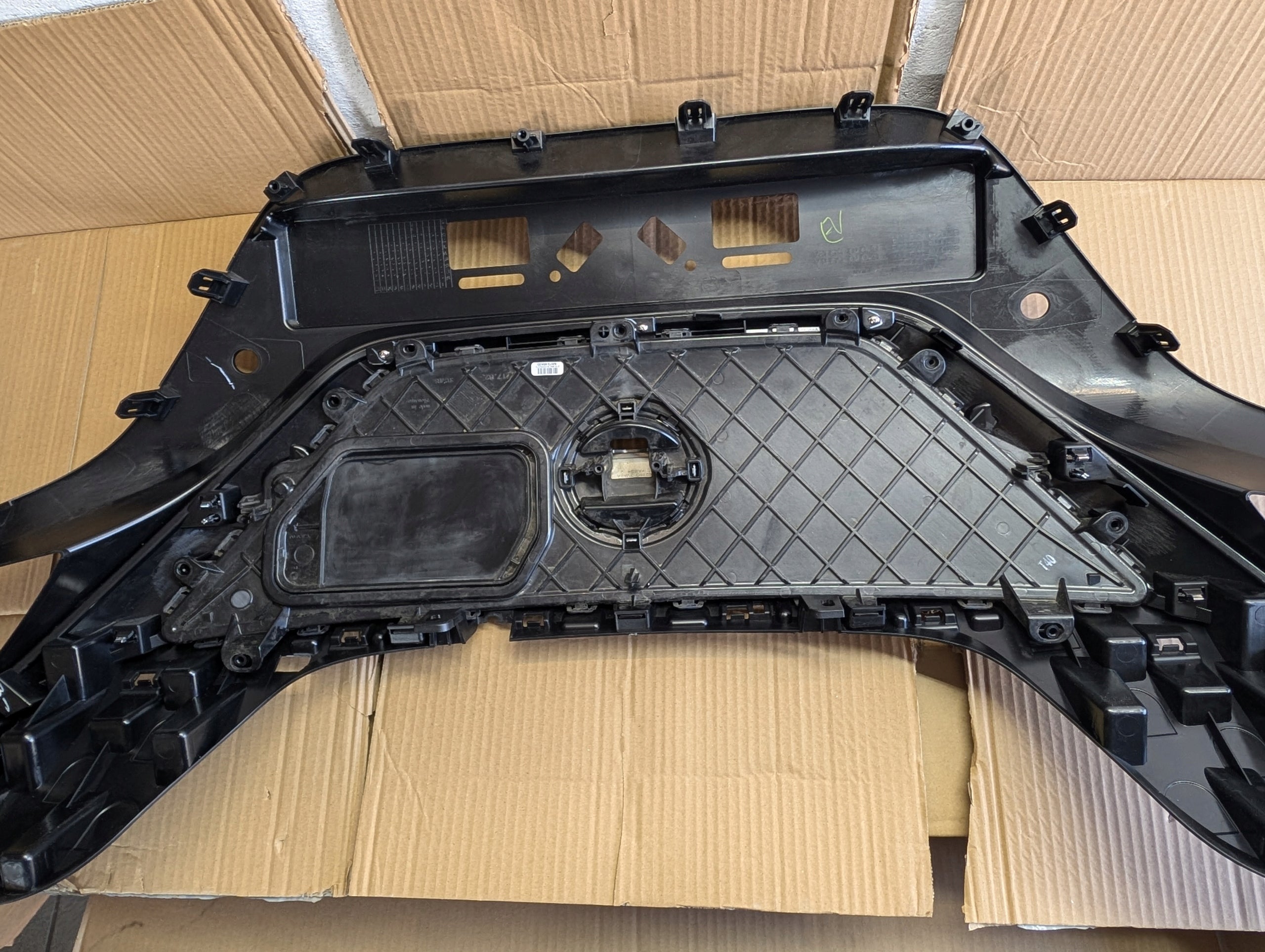 Kühlergrill Nissan LEAF ZE1 FRONTGRILL 620705SH0A Kühlergitter