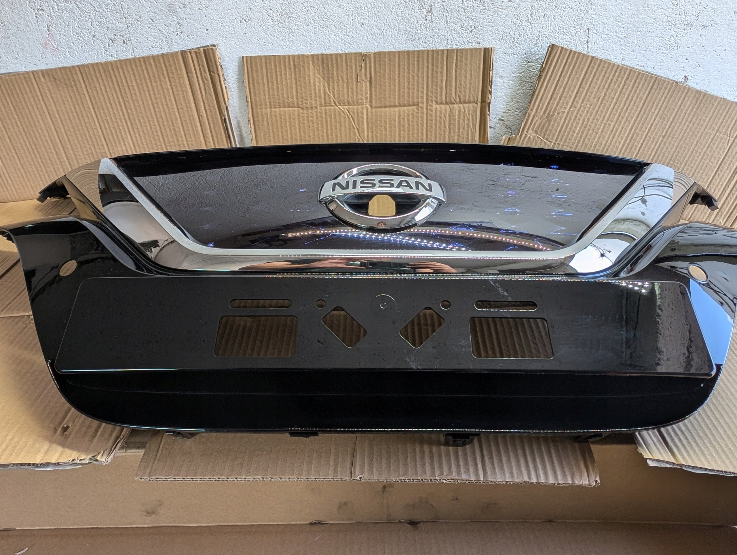 Kühlergrill Nissan LEAF ZE1 FRONTGRILL 620705SH0A Kühlergitter