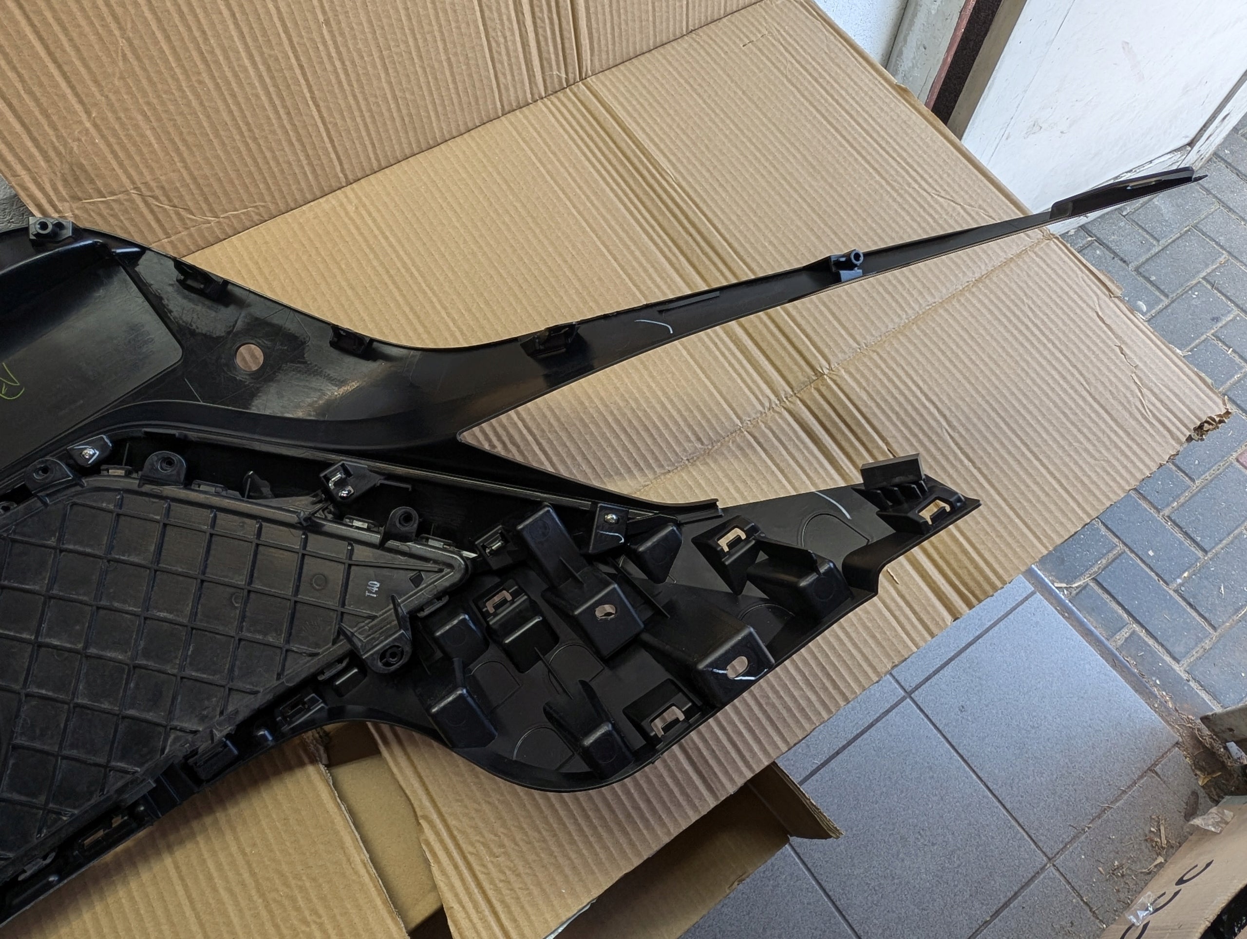 Kühlergrill Nissan LEAF ZE1 FRONTGRILL 620705SH0A Kühlergitter