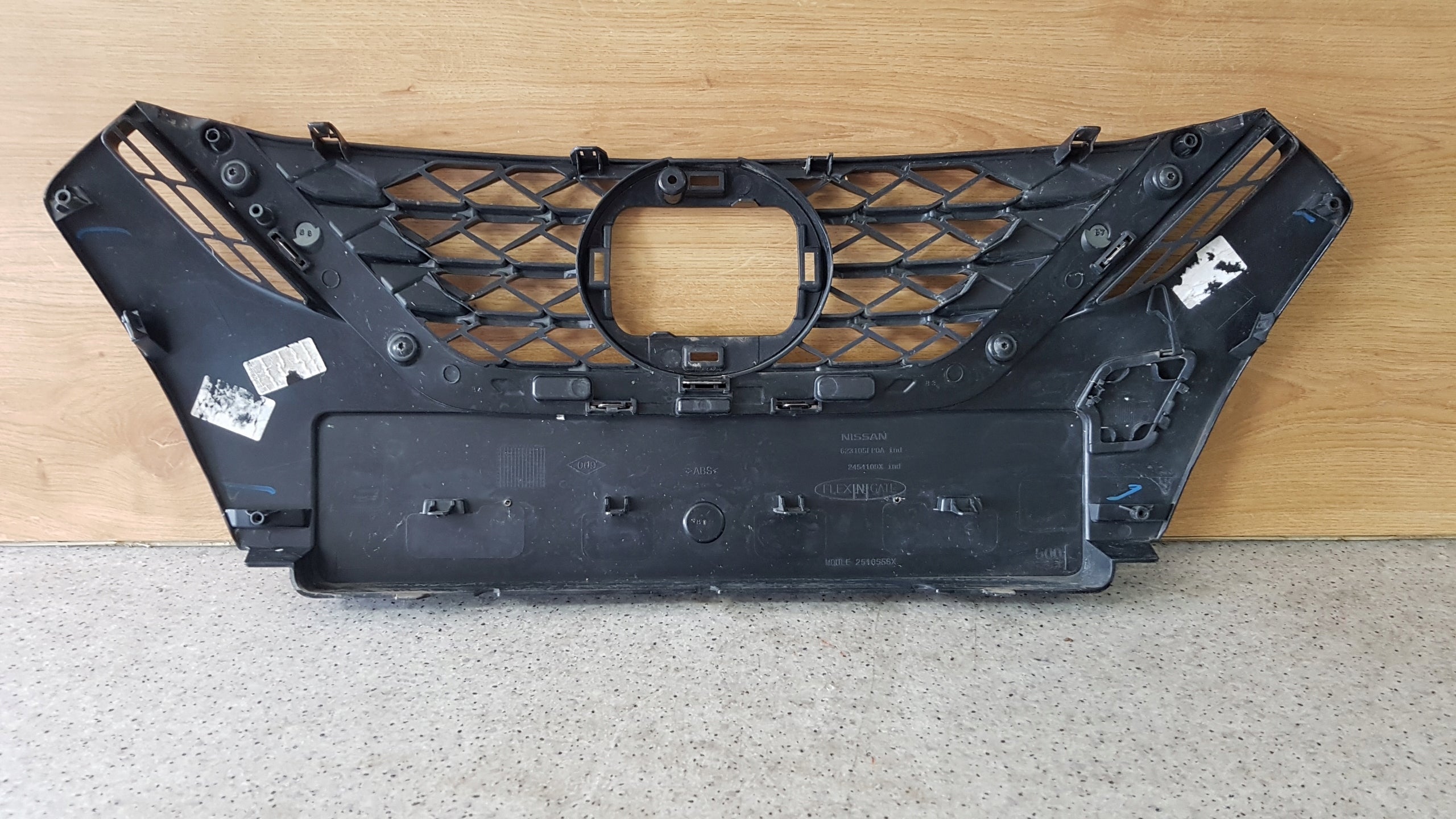 Kühlergrill Nissan 4 MICRA FRONTGRILL 623105FA0A Kühlergitter