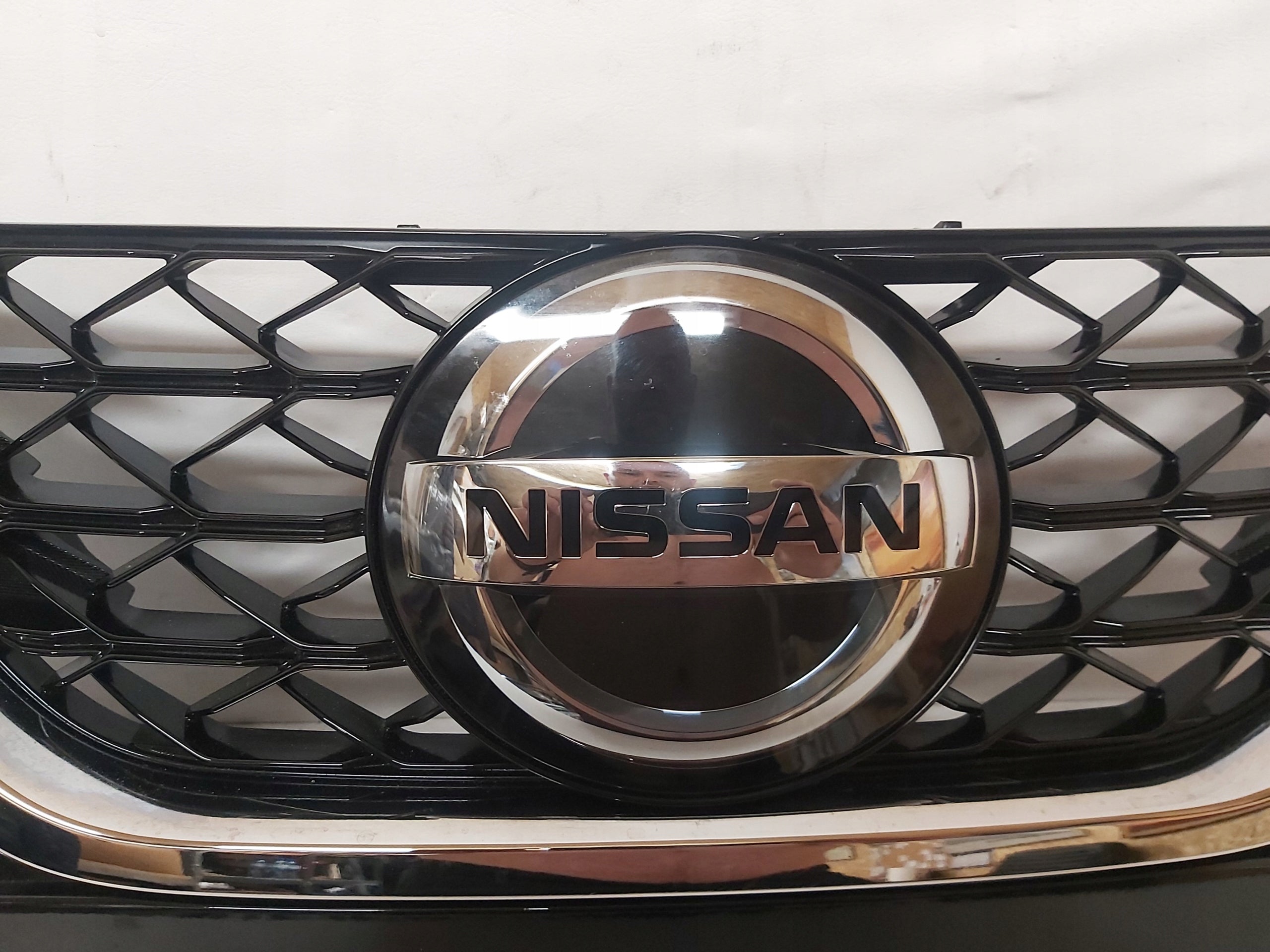 Kühlergrill Nissan MICRA K14 FRONTGRILL 623105FP0A Kühlergitter