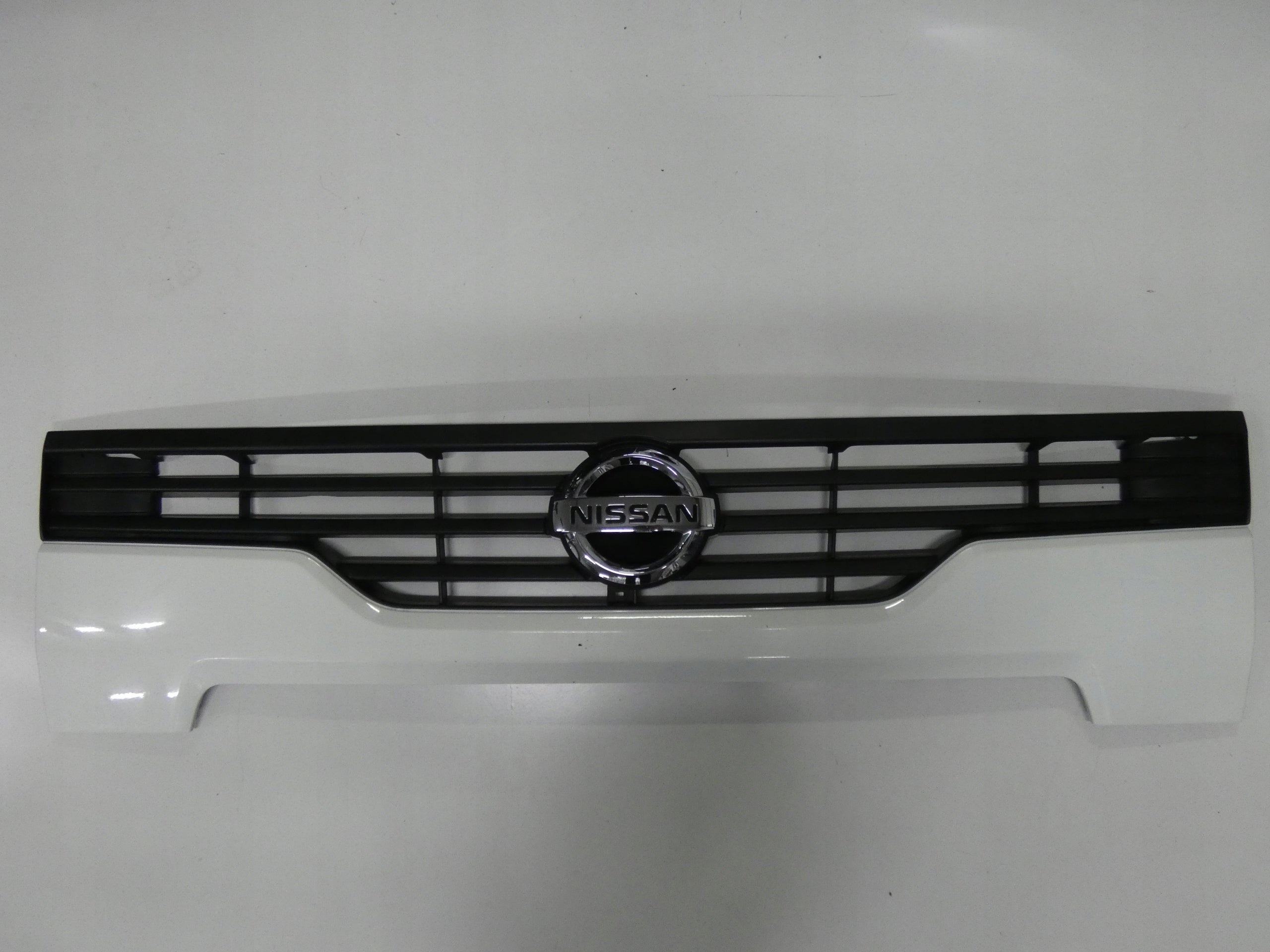  Kühlergrill Nissan CABSTAR MICRA K12 FRONTGRILL 6232062320 Kühlergitter product image