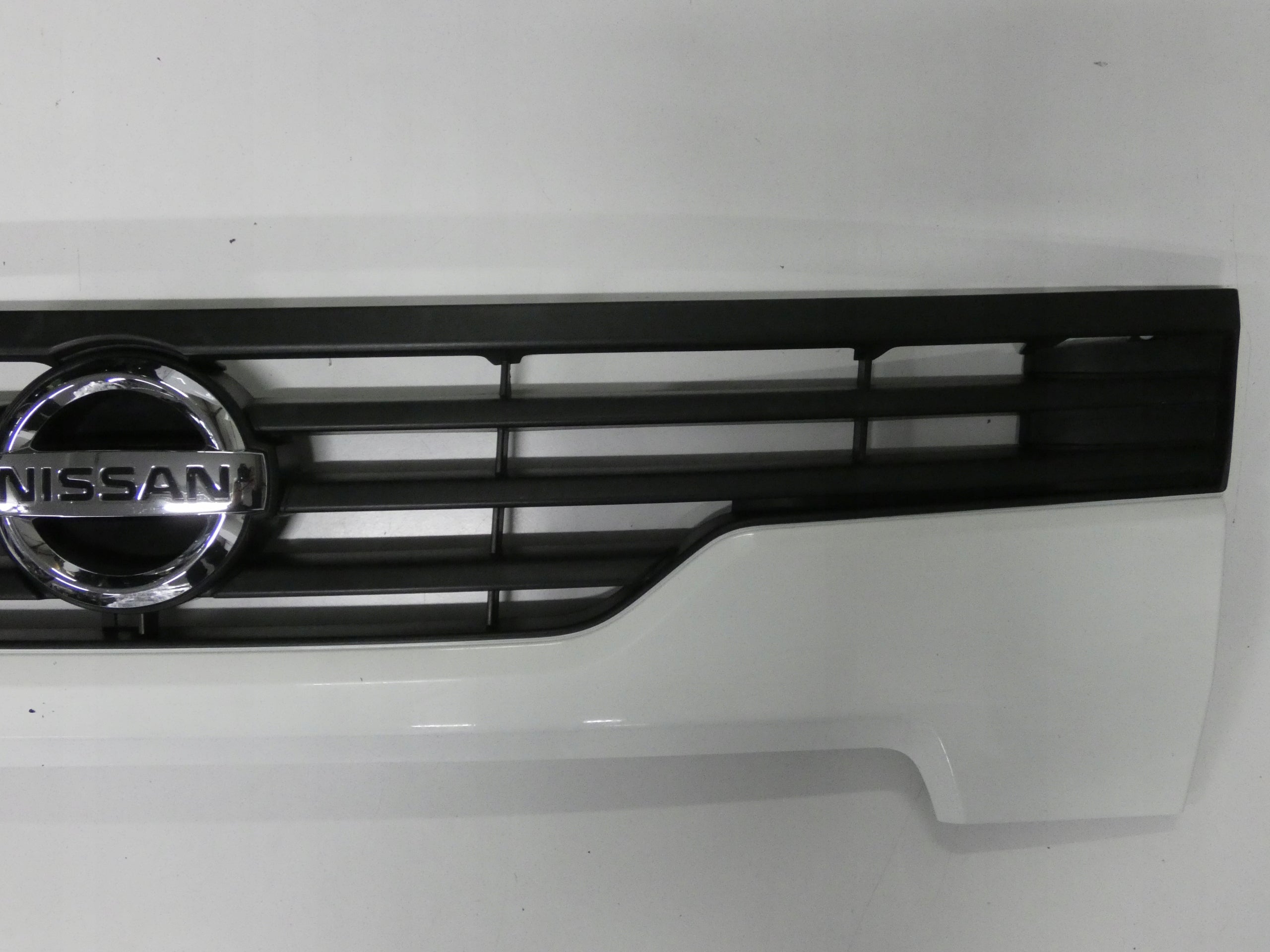 Kühlergrill Nissan CABSTAR MICRA K12 FRONTGRILL 6232062320 Kühlergitter