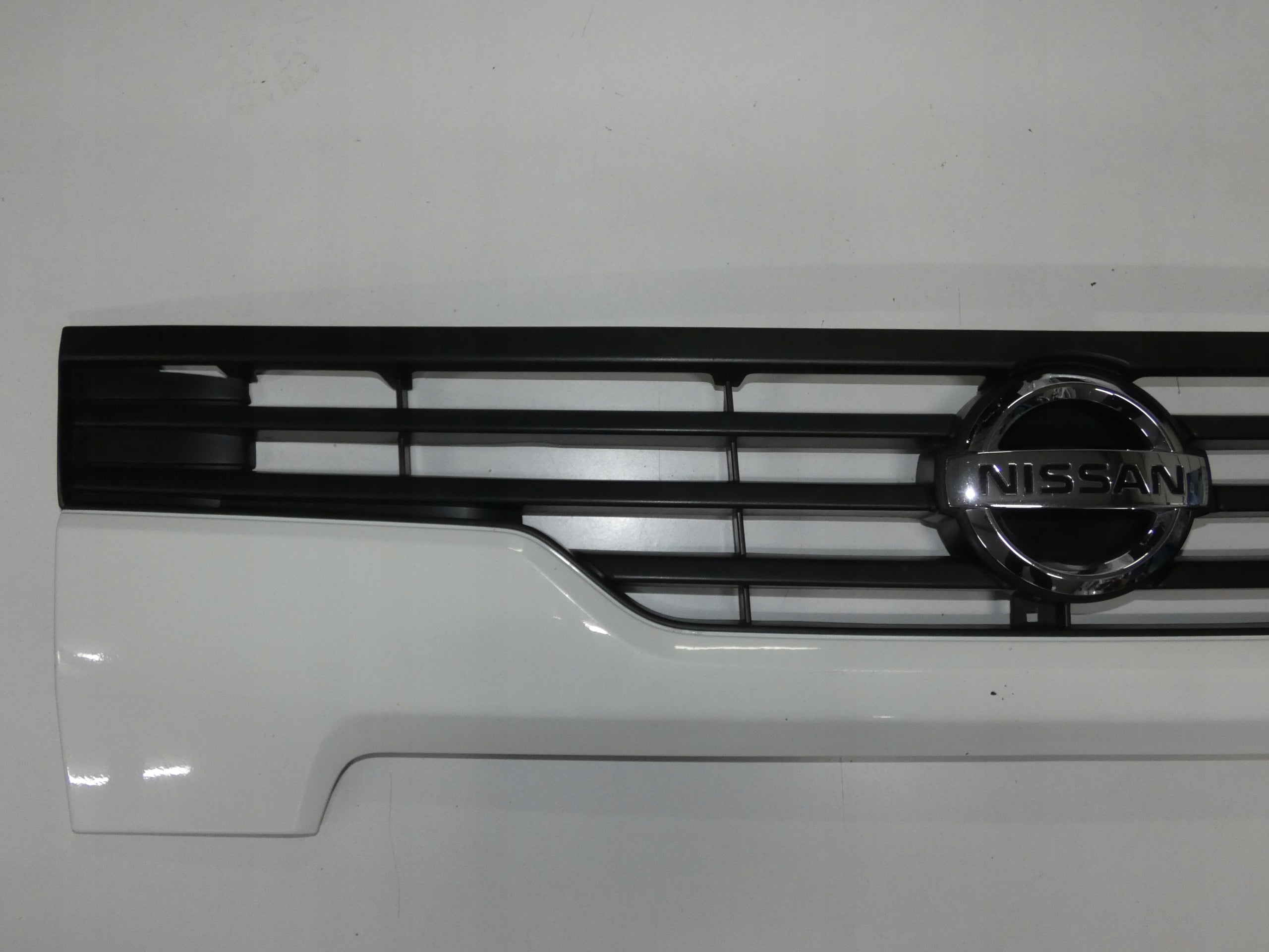 Kühlergrill Nissan CABSTAR MICRA K12 FRONTGRILL 6232062320 Kühlergitter