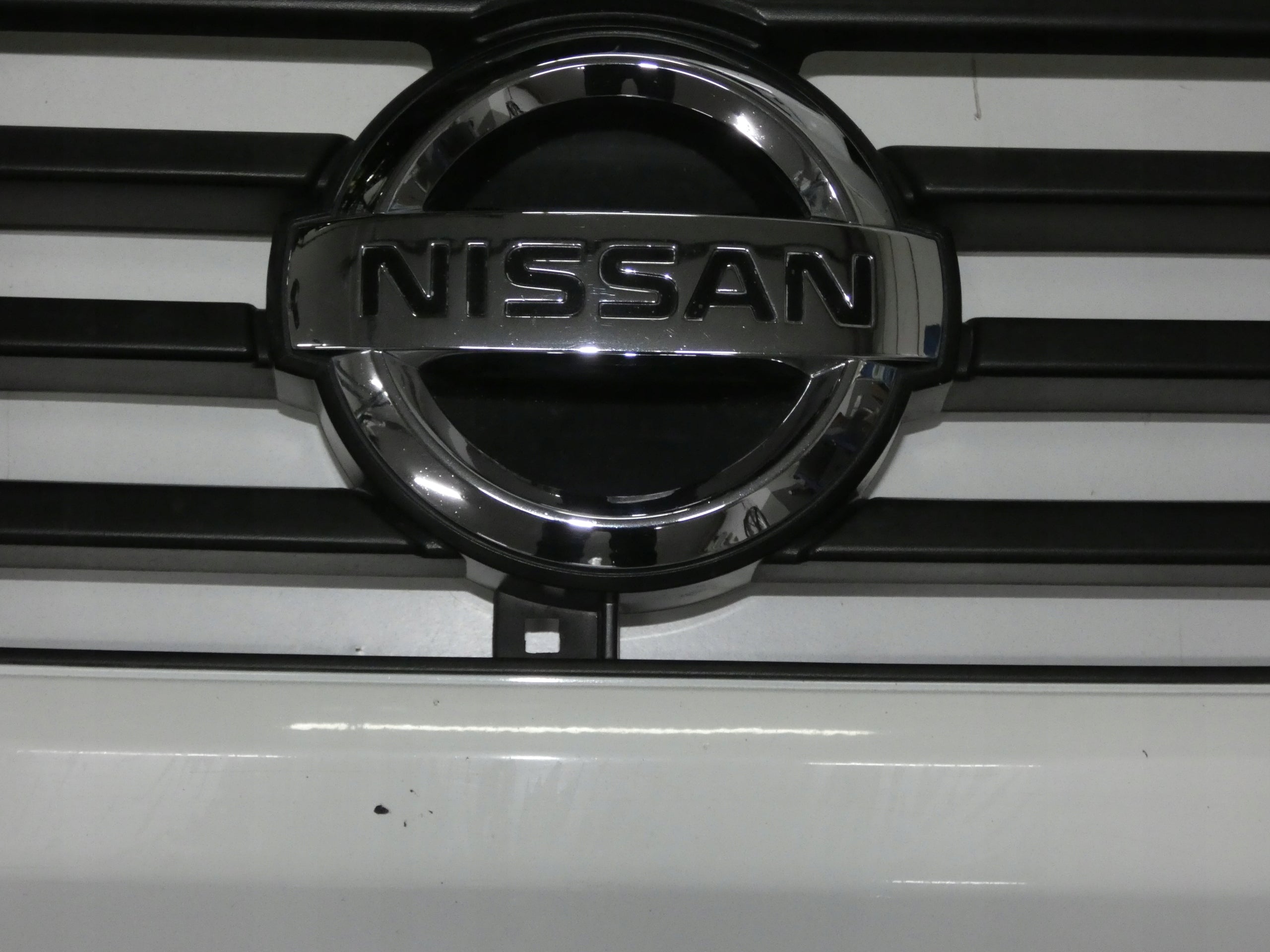 Kühlergrill Nissan CABSTAR MICRA K12 FRONTGRILL 6232062320 Kühlergitter