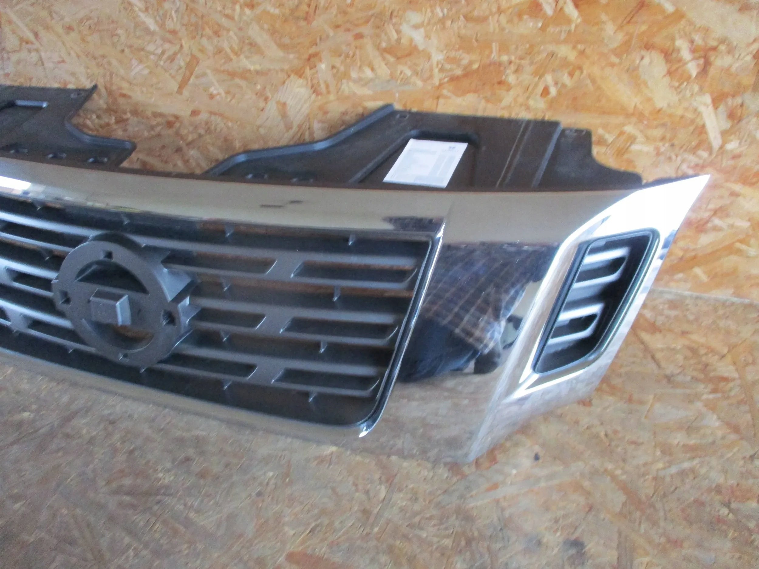 Kühlergrill Nissan NAVARA FRONTGRILL 623104KJ1H Kühlergitter