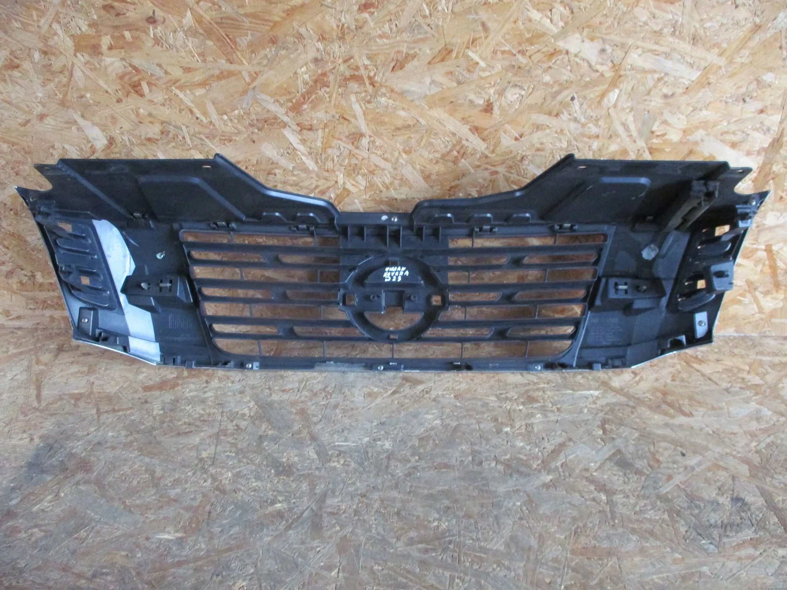 Kühlergrill Nissan NAVARA FRONTGRILL 623104KJ1H Kühlergitter