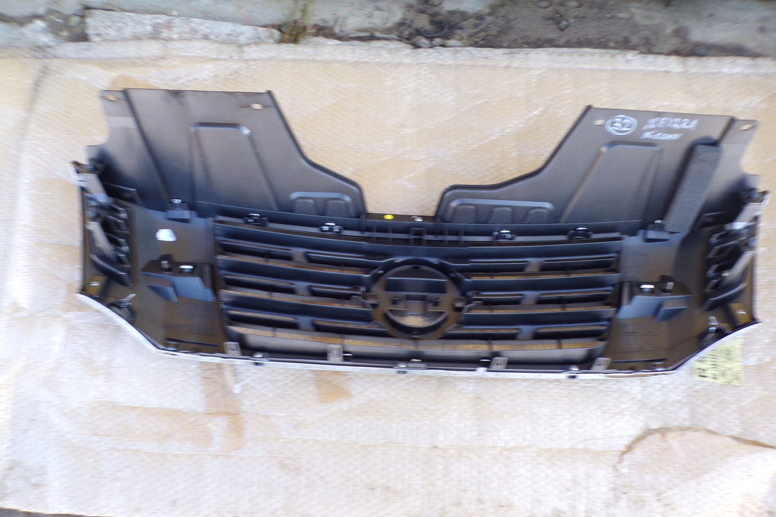 Kühlergrill Nissan NAVARA NP300 FRONTGRILL 623105JT0A Kühlergitter