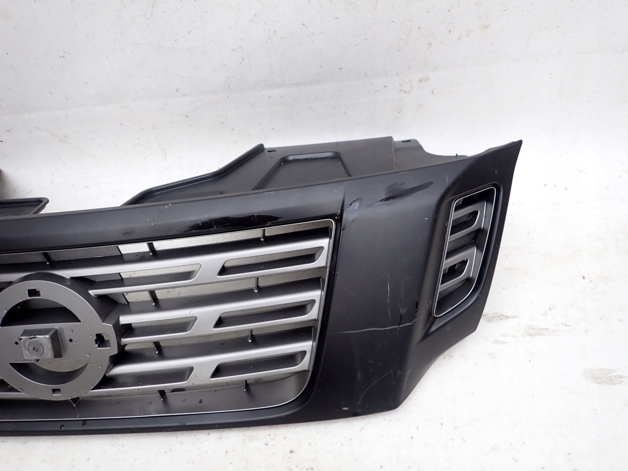 Kühlergrill Nissan NAVARA 4 FRONTGRILL 623105JU1B Kühlergitter