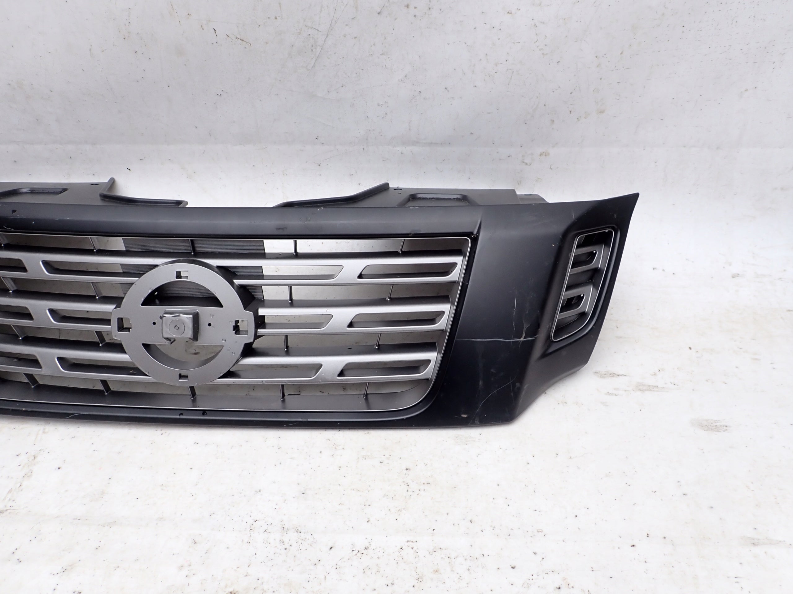 Kühlergrill Nissan NAVARA 4 FRONTGRILL 623105JU1B Kühlergitter