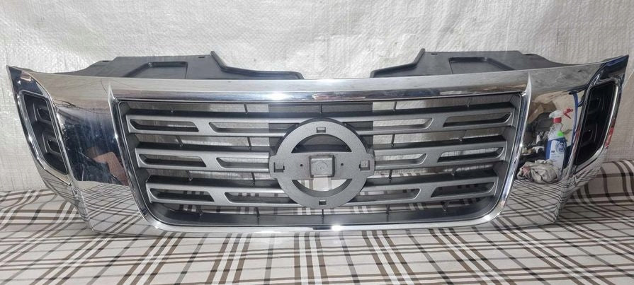 Kühlergrill Nissan NP300 NAVARA FRONTGRILL Kühlergitter