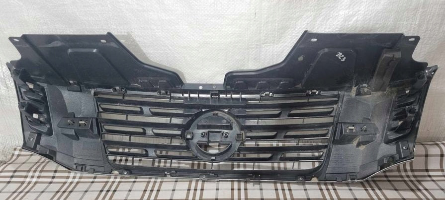 Kühlergrill Nissan NP300 NAVARA FRONTGRILL Kühlergitter